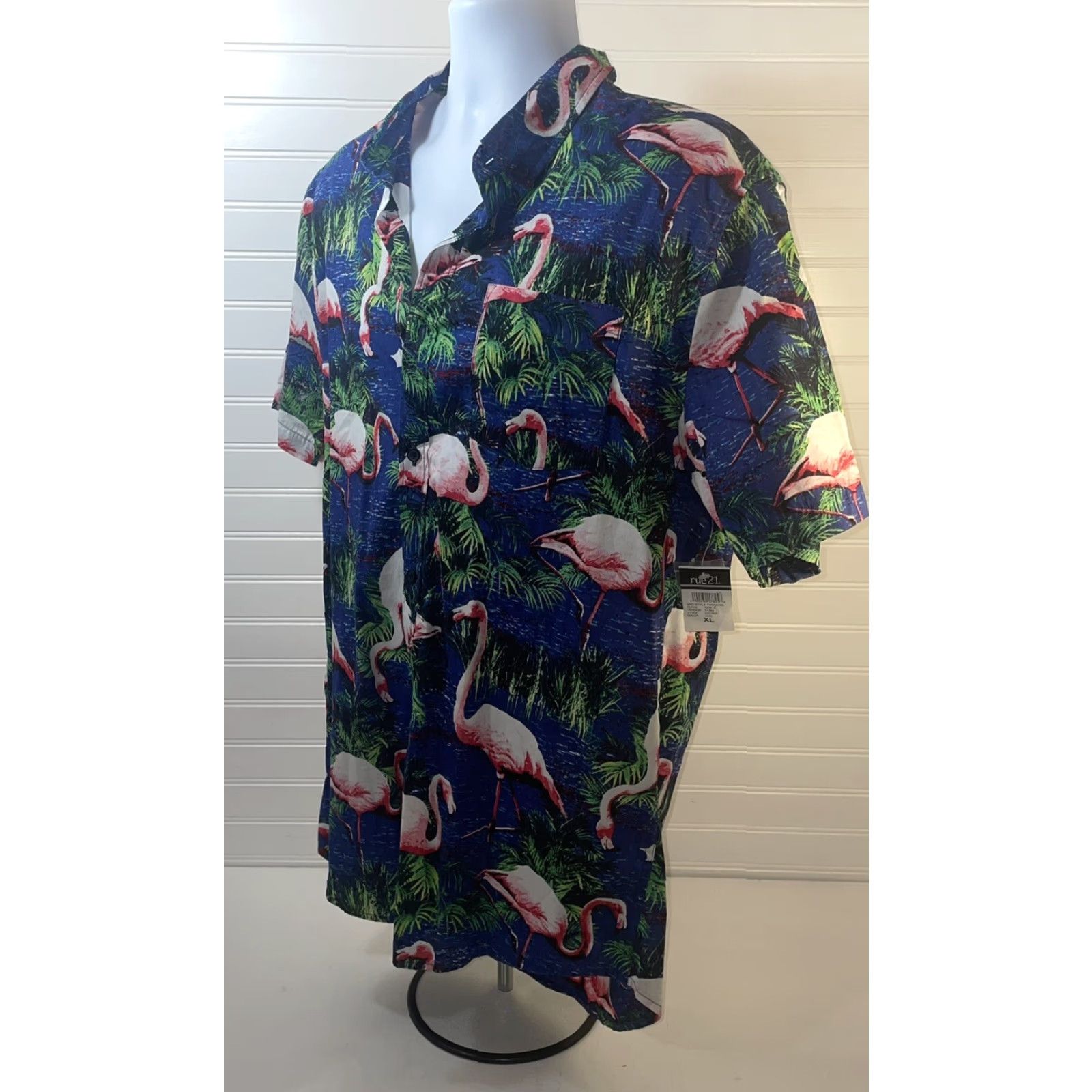 Carbon VINTAGE Hawaiian Shirt Pink Flamingos Men XL Carbon Rue 21 NWT Navy Graphic Print Short Sleeve Button-Up Size US L / EU 52-54 / 3 - 4 Thumbnail