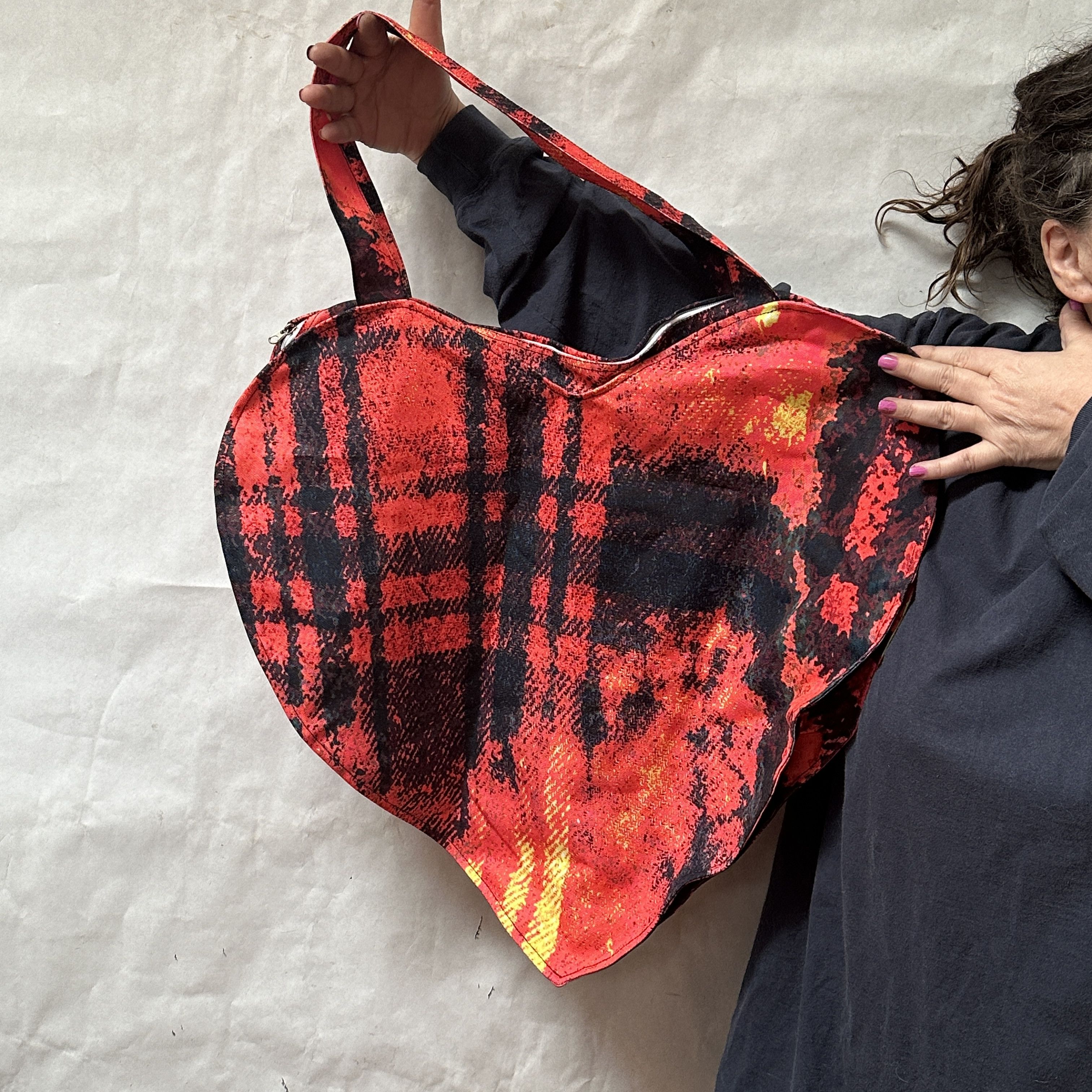 Other CONCEPTUAL SUBCULTURE Handmade Gigantic Heart Handbag Tote R Size ONE SIZE - 2 Thumbnail