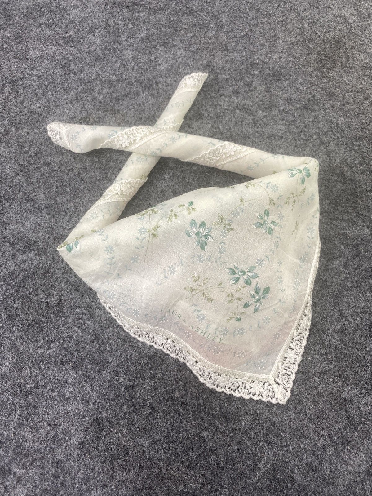 Vintage Laura Ashley Handkerchief / Bandana / Neckerchief-B046 Size ONE SIZE - 1 Thumbnail