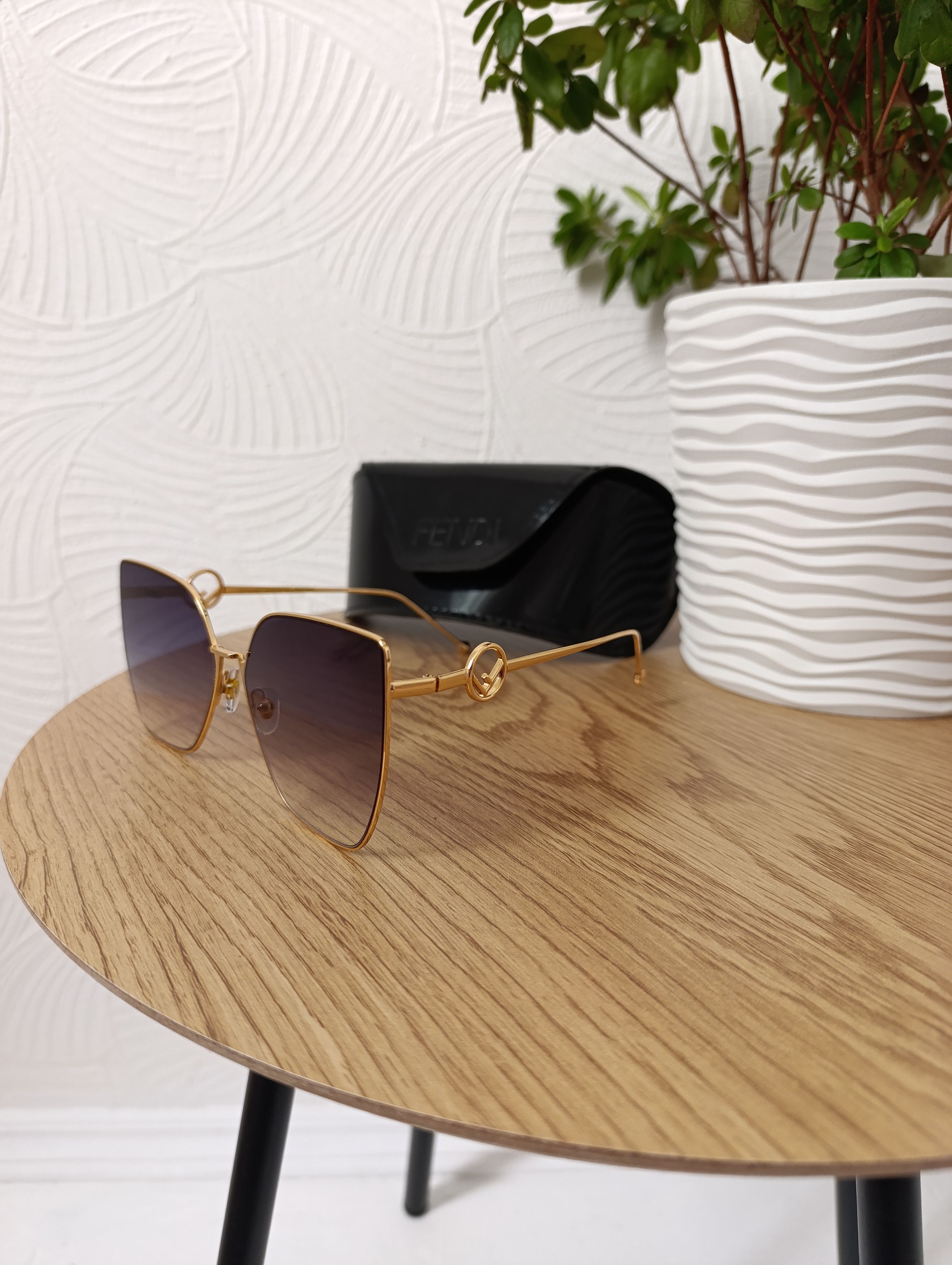 FENDI WOMEN'S OVERSIZED CAT EYE SUNGLASSES PINK GOLD