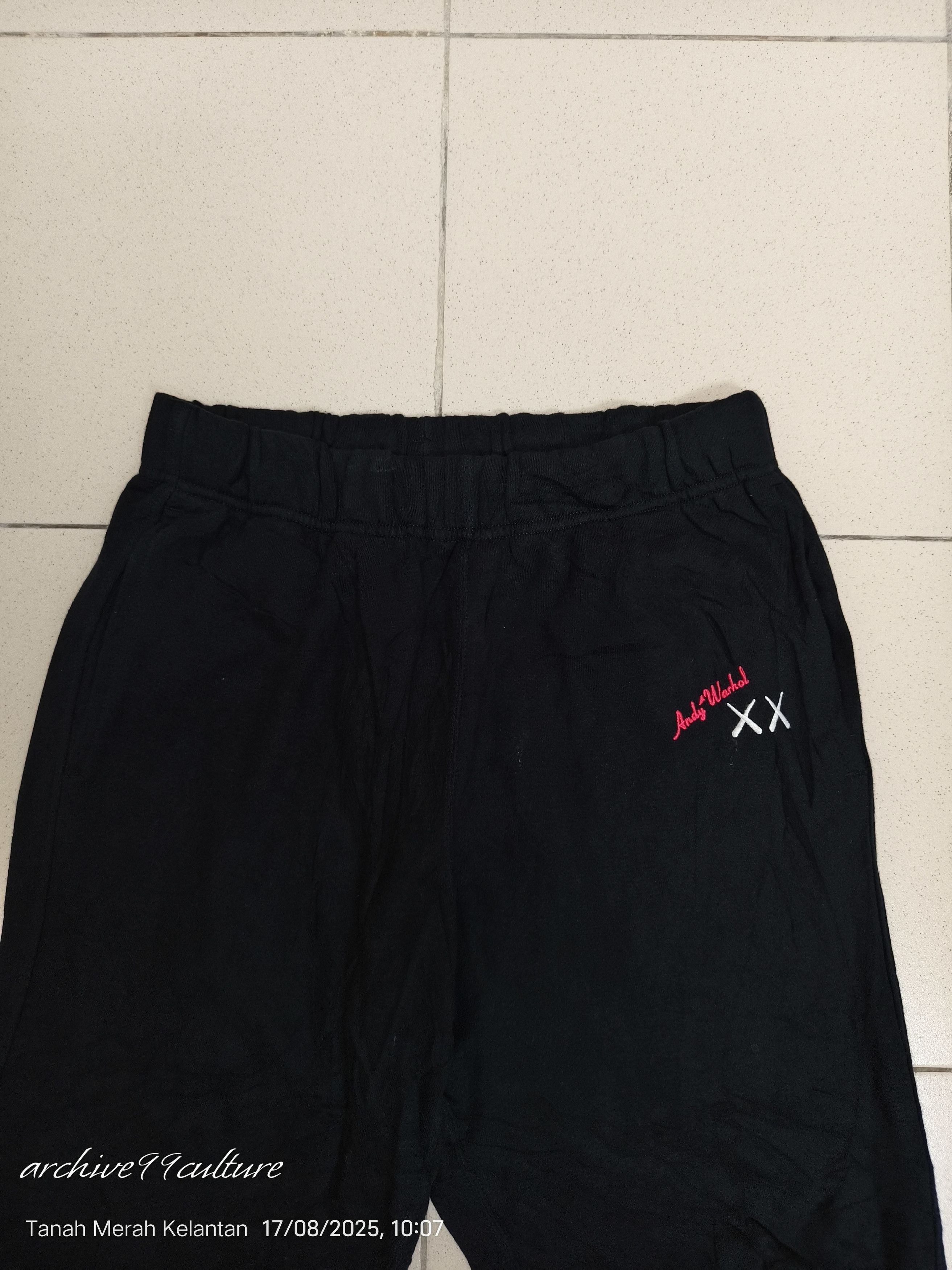 Andy Warhol × Kaws × Uniqlo Aw2024 UT x Kaws x Andy Warhol sweatpants Size US 30 / EU 46 - 13 Thumbnail