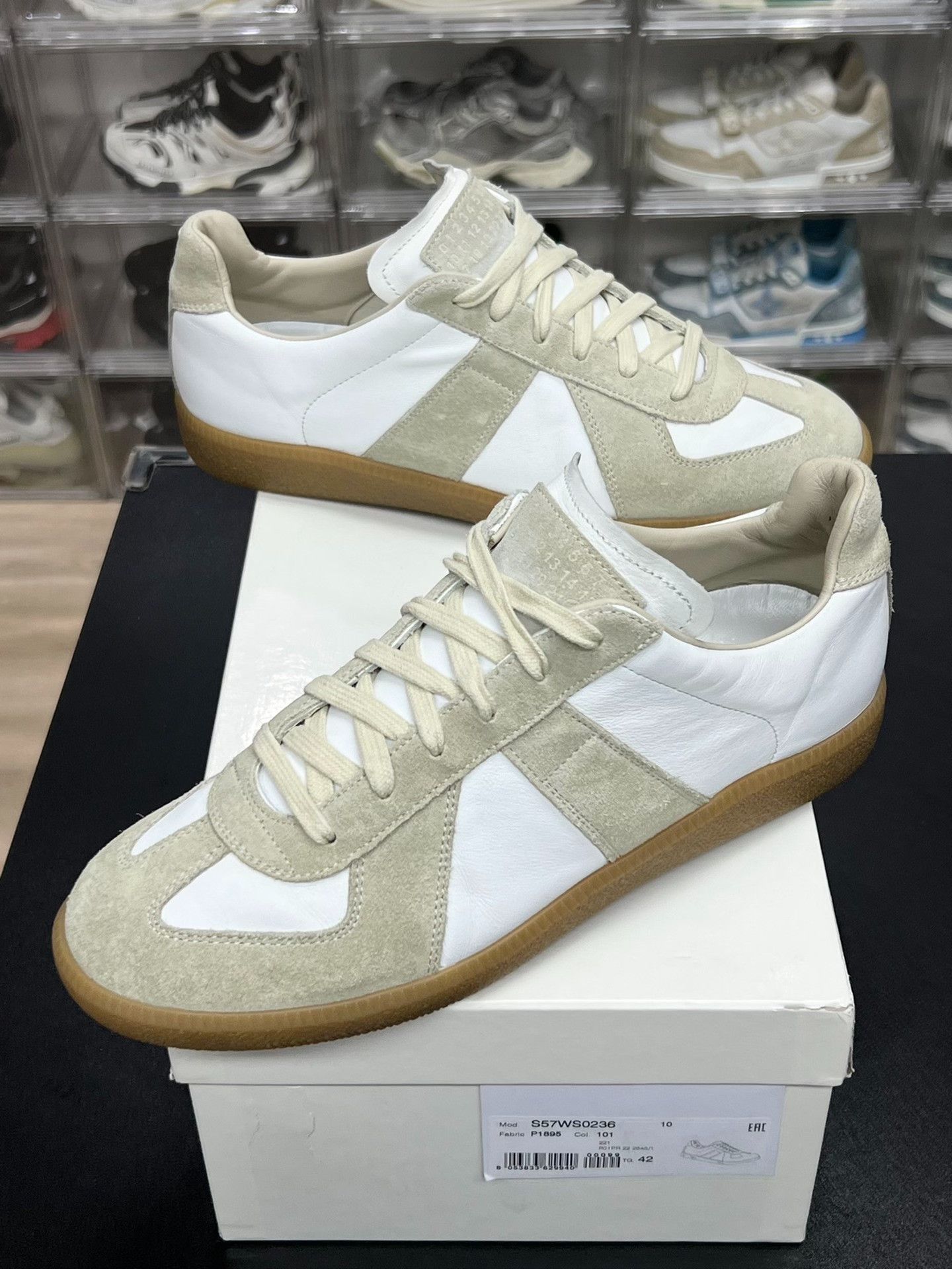 Maison Margiela Maison Margiela White Lowtop Sneakers 9 Men Size US 9 / EU 42 - 1 Thumbnail