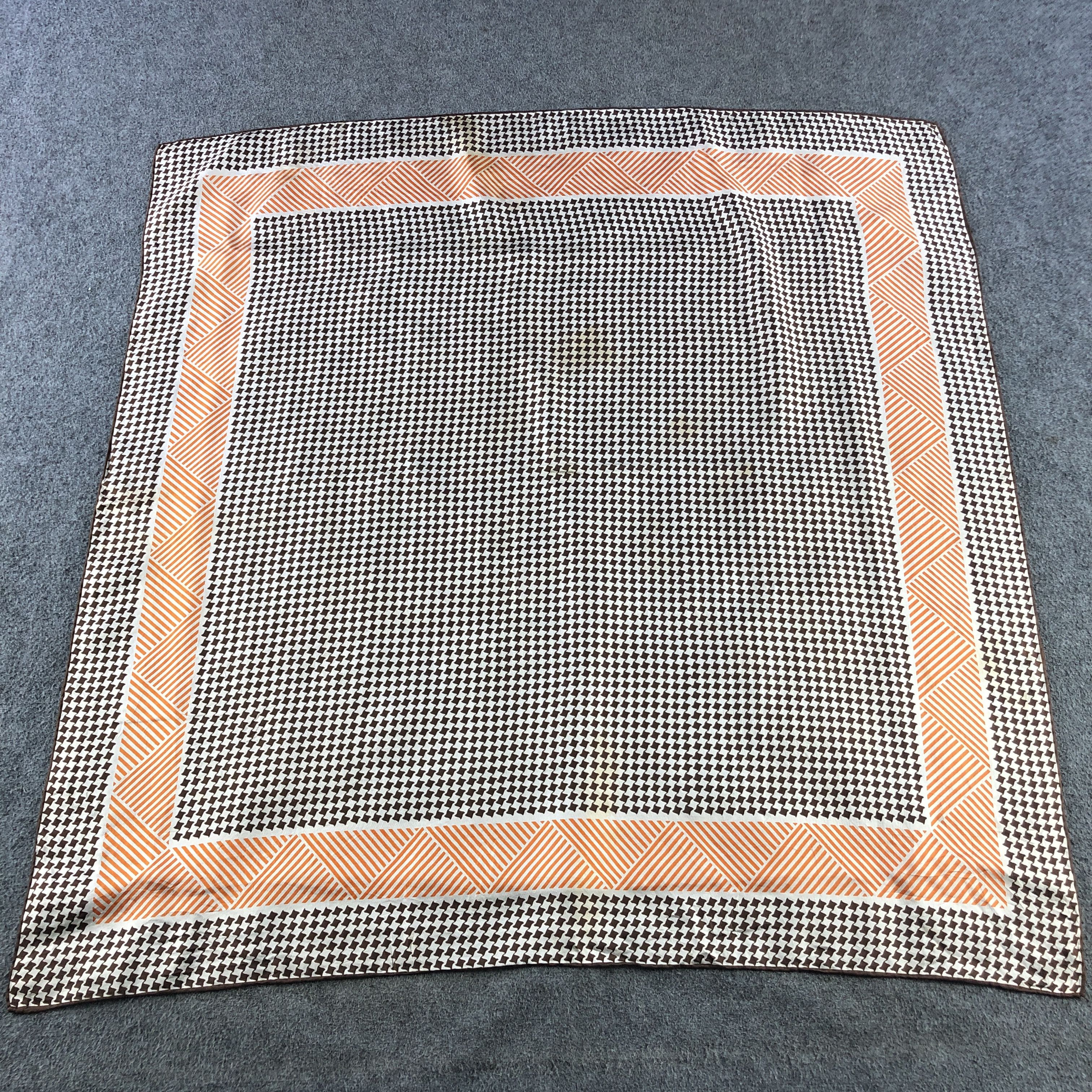 Vintage Vintage Luxury Houndstooth Hand Rolled Silk Scarf M1337 Size ONE SIZE - 2 Thumbnail