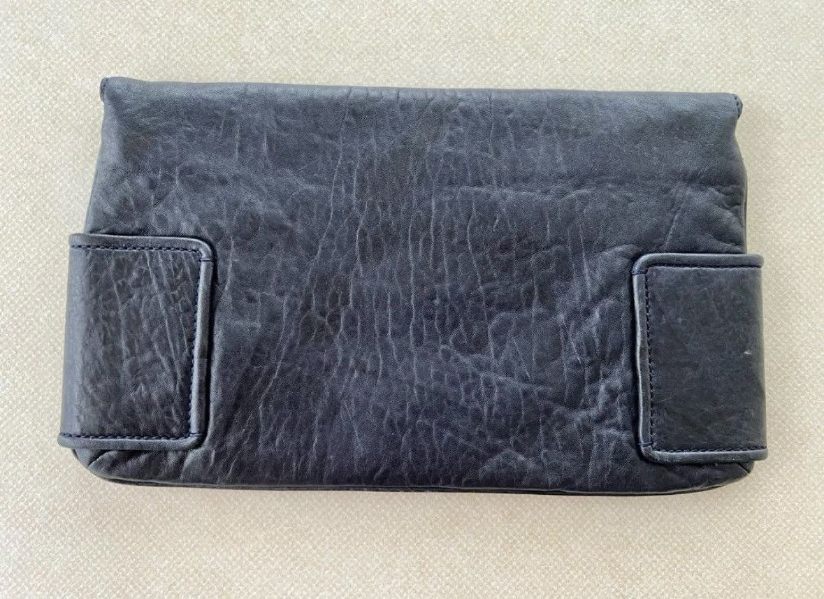 Givenchy Givenchy navy blue leather clutch Size ONE SIZE - 3 Thumbnail