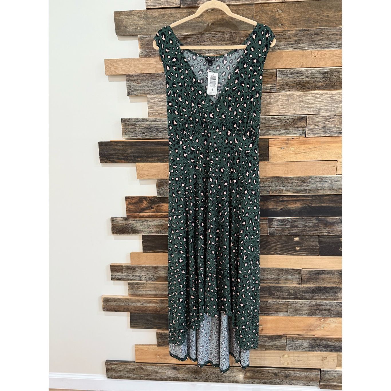 Other TORRID NWT GREEN LEOPARD STUDIO KNIT TIE FRONT HI-LOW DRESS Size 4XL / US 24-26 - 2 Thumbnail