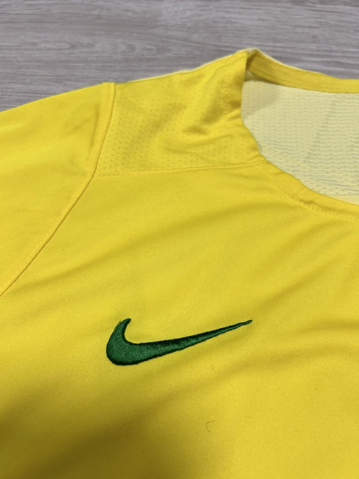 Nike Nike BRAZIL National Team 2004-2005 Home Football Soccer Size US XXL / EU 58 / 5 - 6 Thumbnail