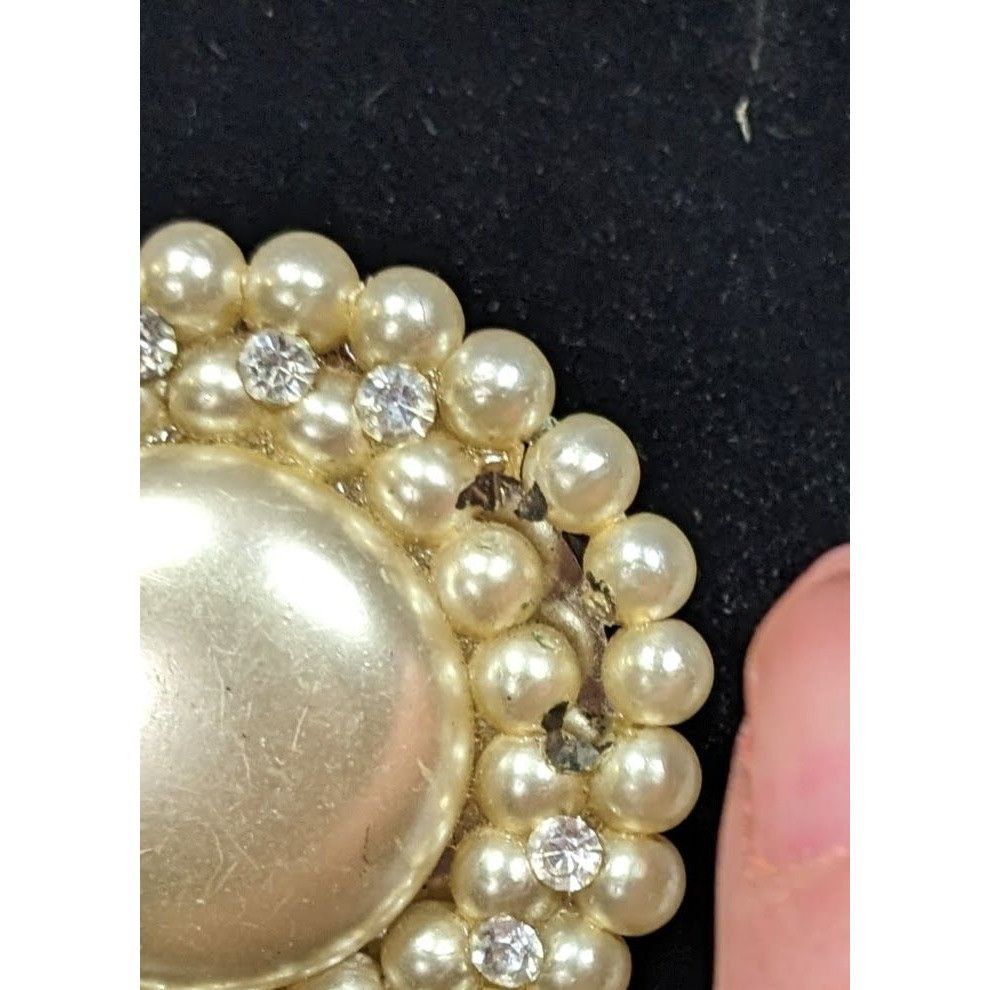 Other Vintage Faux Pearl Button Brooch With Faux Pearl Accents Size ONE SIZE - 5 Thumbnail