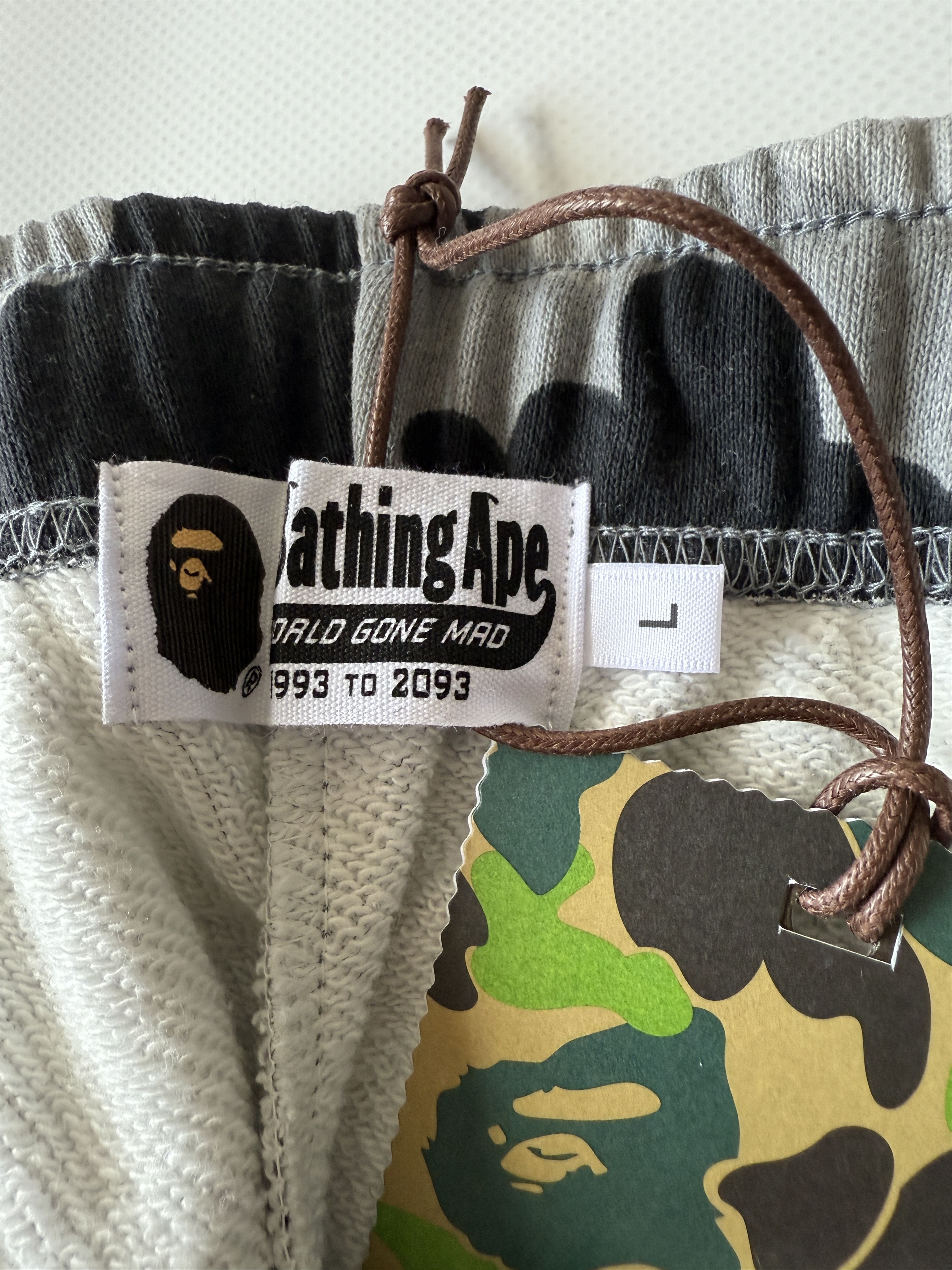 Bape 1ST CAMO SHARK REGULAR FIT SWEAT SHORTS Size US 34 / EU 50 - 9 Thumbnail
