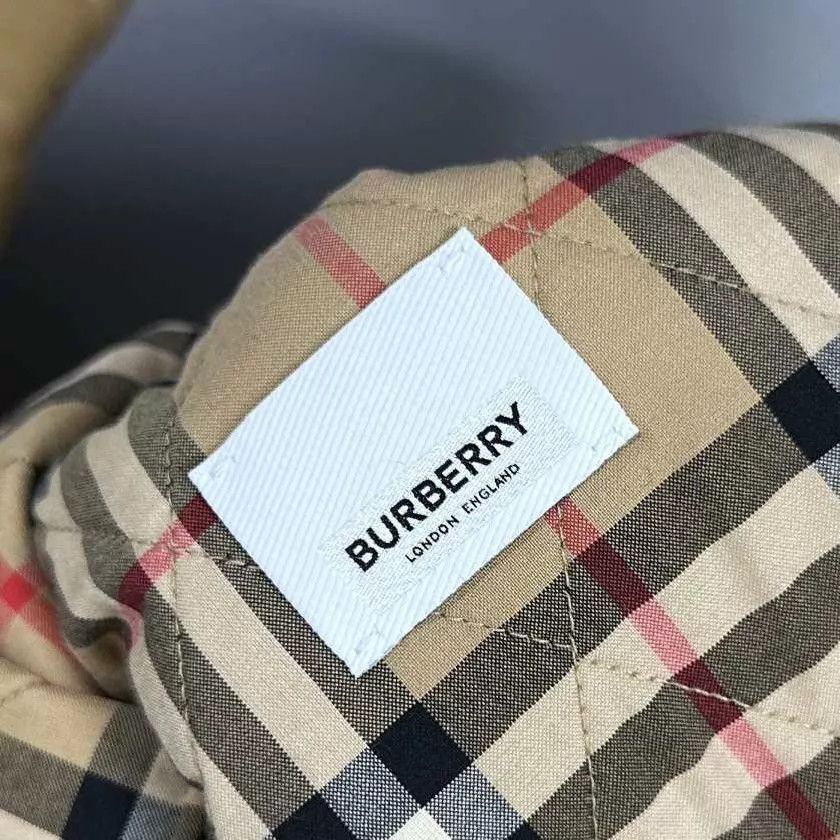 Burberry Burberry diamond-quilted gold S 99 new puffer jacket Size S / US 4 / IT 40 - 5 Thumbnail