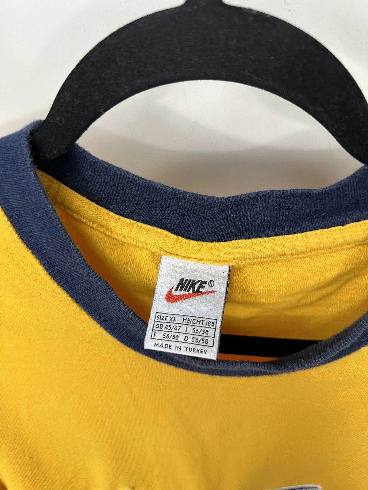 Nike × Vintage Vintage Nike 90s Embroidered Swoosh Logo Retro Hype Tee Size US XL / EU 56 / 4 - 4 Thumbnail