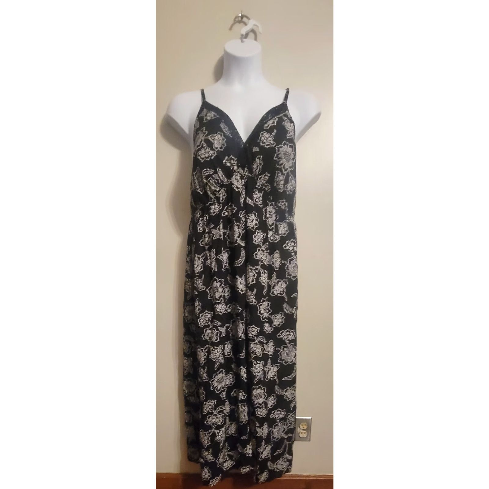 Vintage VINTAGE? No — Wallflower Maxi Dress Floral Black 2XL Bohemian Hippie Cottagecore Sleeveless V-Neck Women Plus Long Casual Party Travel Womens Size XXL / US 16-18 / IT 52-54 - 2 Thumbnail