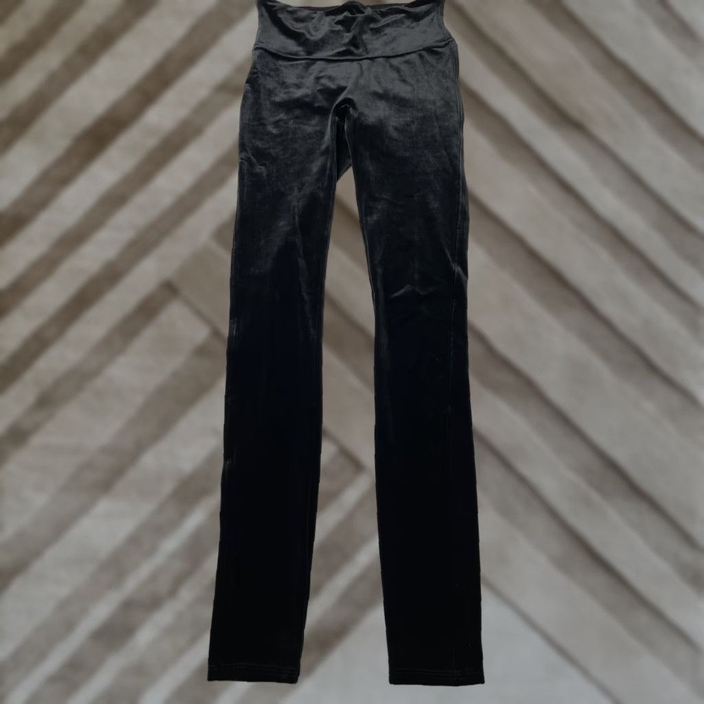 Spanx Spanx Velvet Shaping Legging Women Small Black High Rise Ankle Pants Velour 2070 Size 28" / US 6 / IT 42 - 1 Thumbnail