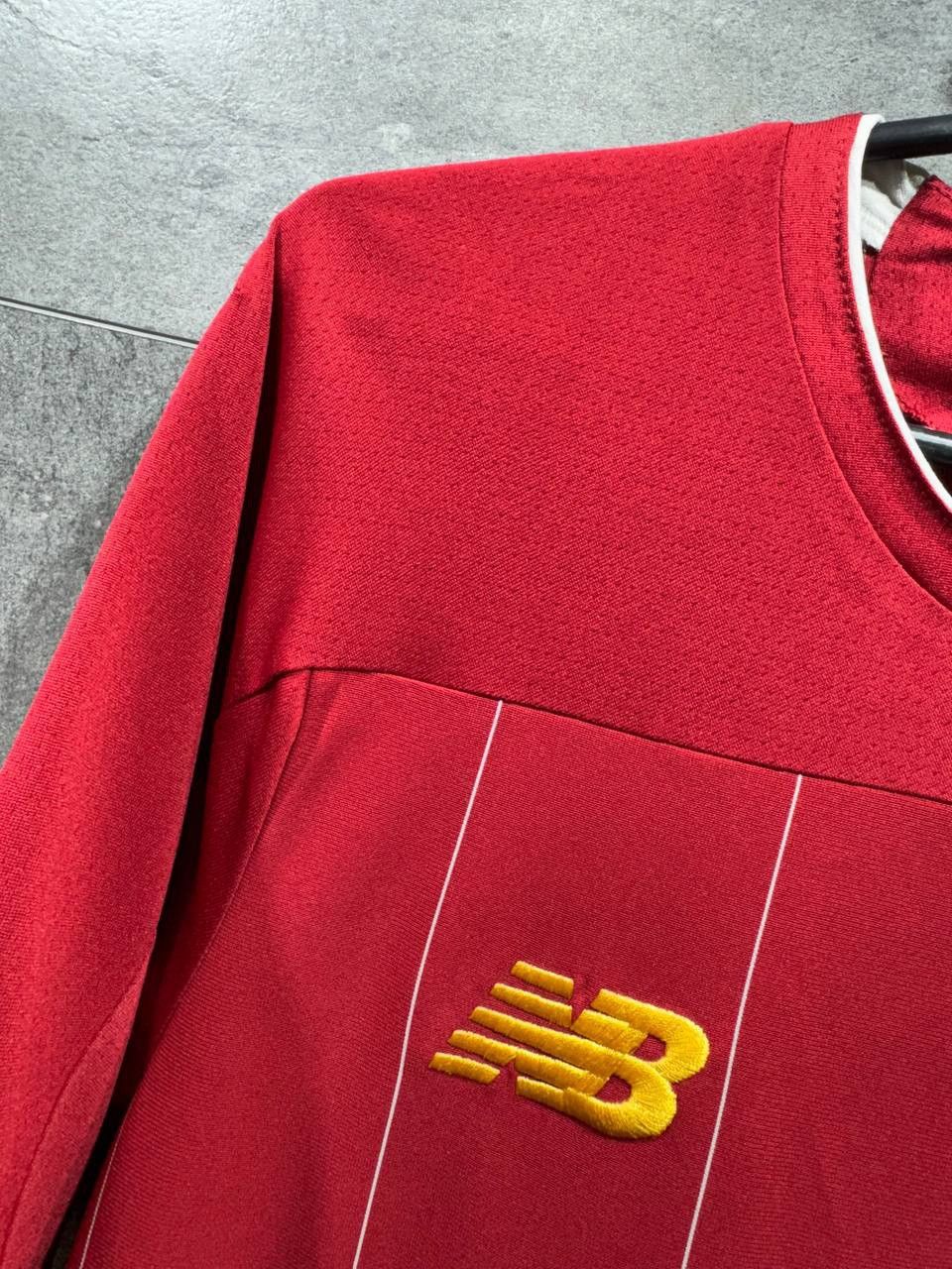 Other LIVERPOOL 2019/2020 HOME FOOTBALL SHIRT NEW BALANCE Size US S / EU 44-46 / 1 - 8 Thumbnail