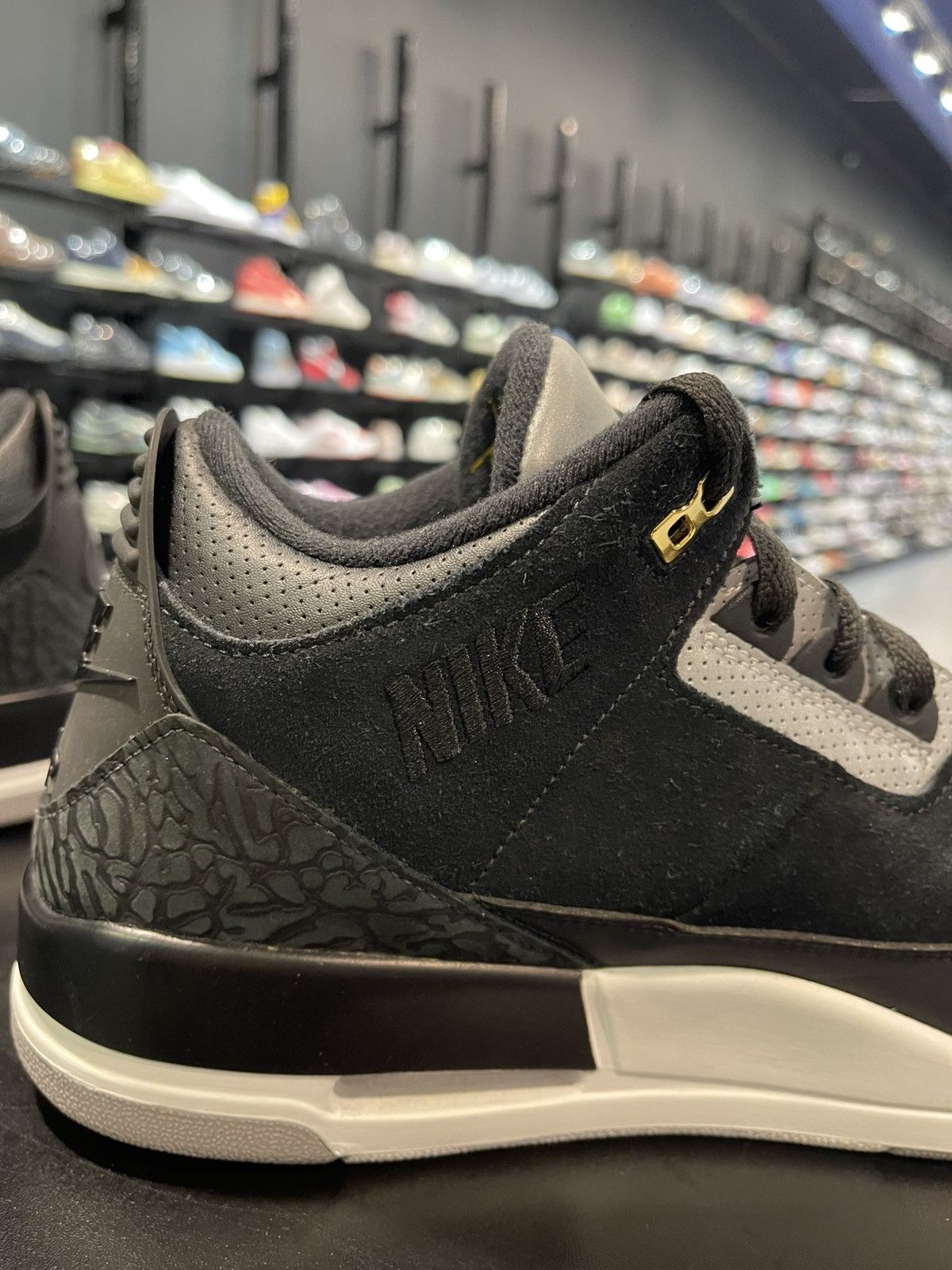 Jordan Brand Size 13 - Jordan 3 Retro Tinker Black Cement Gold Size US 13 / EU 46 - 7 Thumbnail