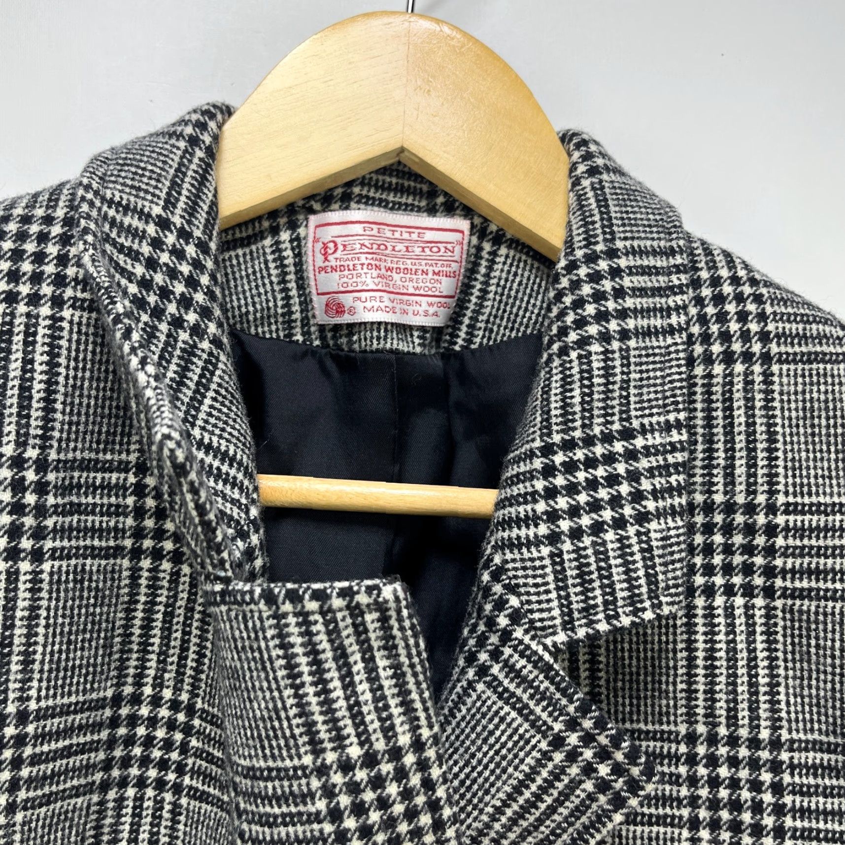 Pendleton VINTAGE Pendleton Blazer Womens Petite Small Plaid Made in USA USA White 6 / 8 Tuxedo Petites Womens Blazer Size M / US 6-8 / IT 42-44 - 3 Thumbnail