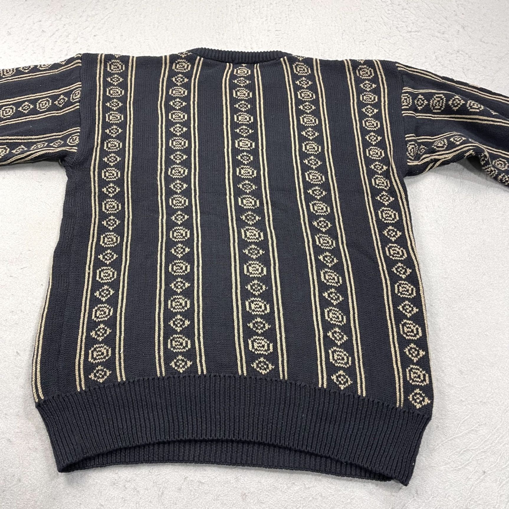 Neiman Marcus VINTAGE Neiman Marcus Sweater Mens L Crewneck Geometric 90s Cotton 100% Combed Knit Pullover Blue Logo Winter Fall Spring Size US L / EU 52-54 / 3 - 5 Thumbnail