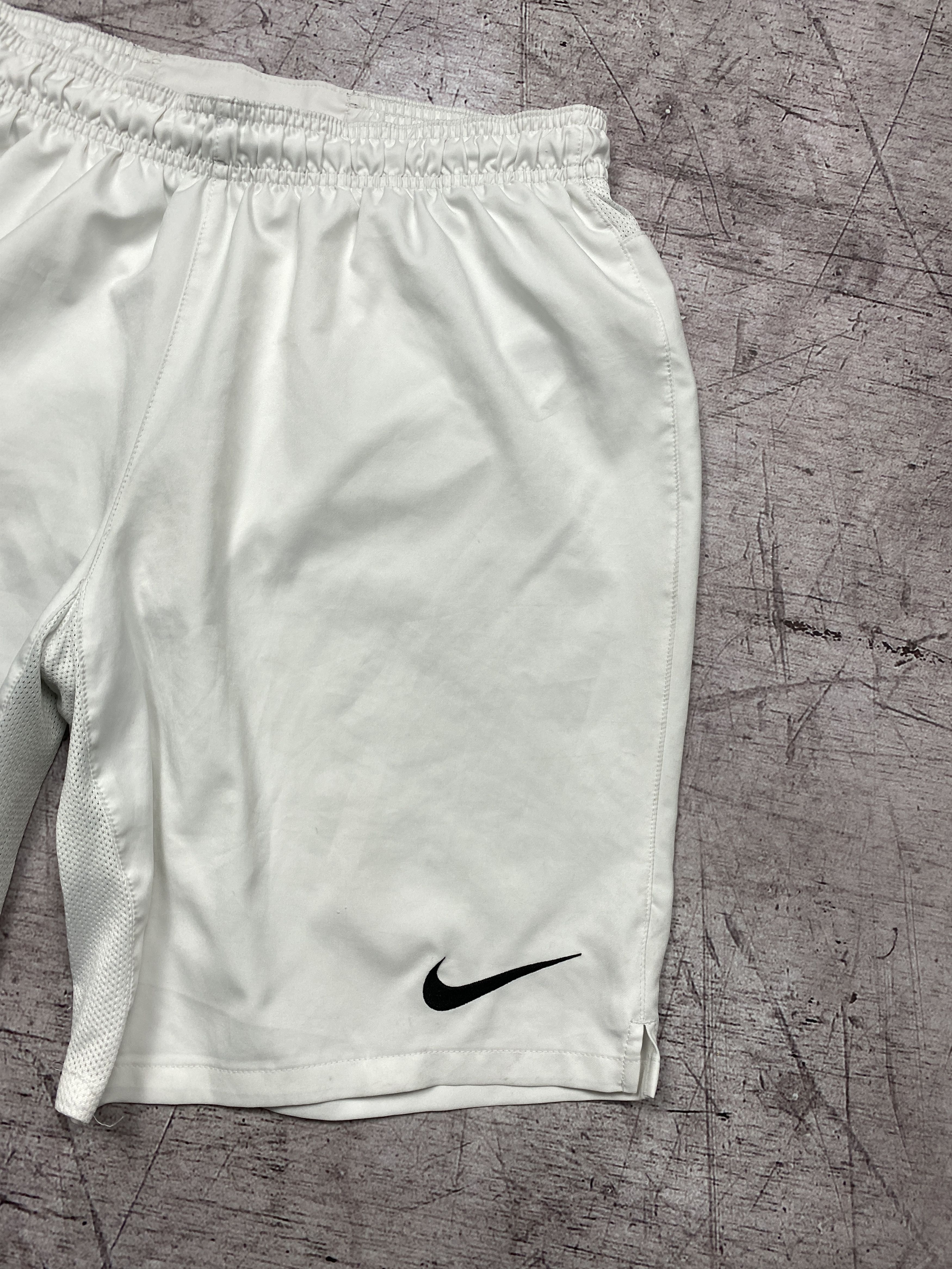 Nike Nike Manchester United Vintage Mens Shorts Size US 34 / EU 50 - 2 Thumbnail
