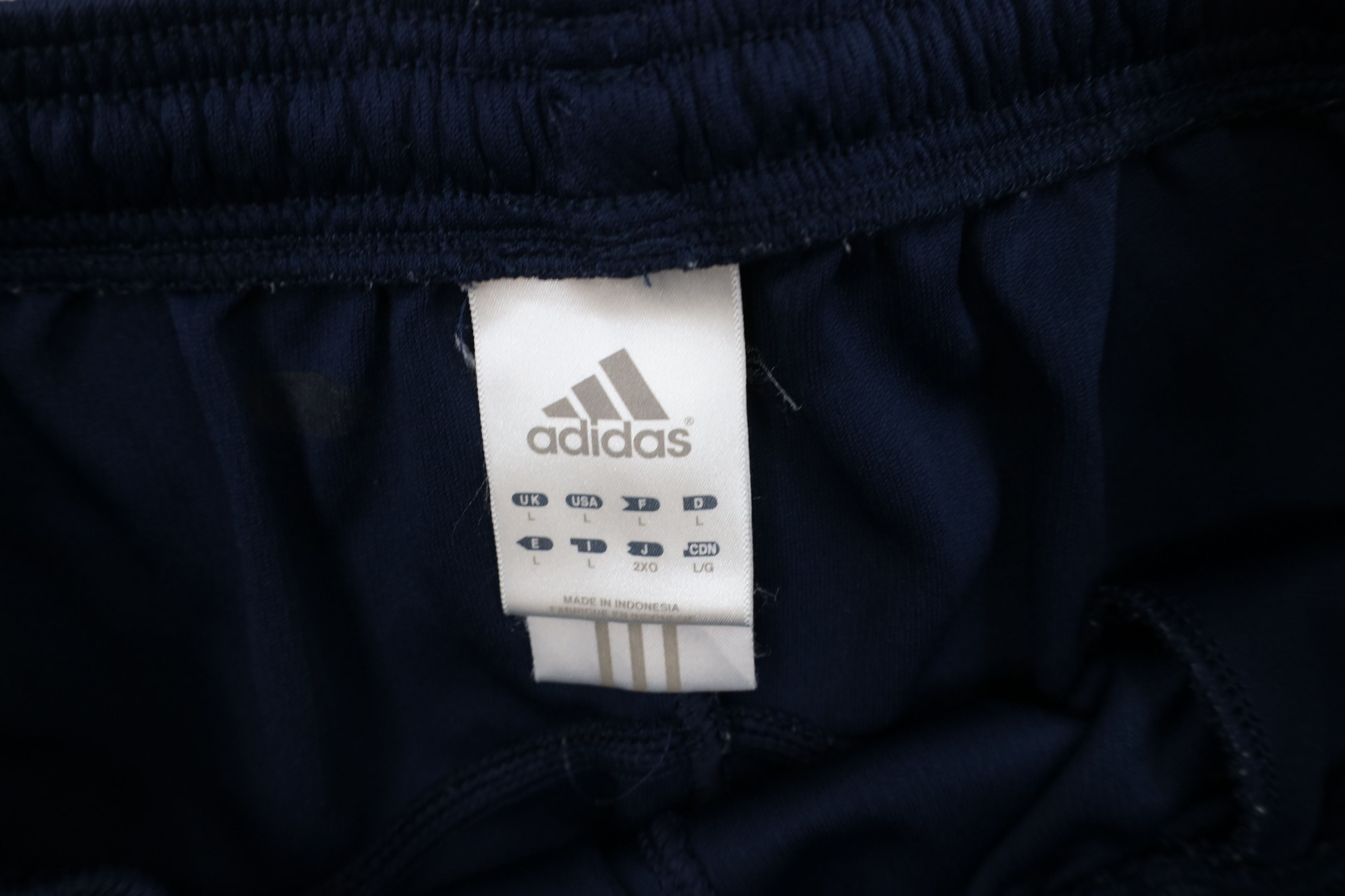 Adidas Vintage Adidas New York Yankees Baseball Above Knee Shorts Size US 34 / EU 50 - 8 Thumbnail