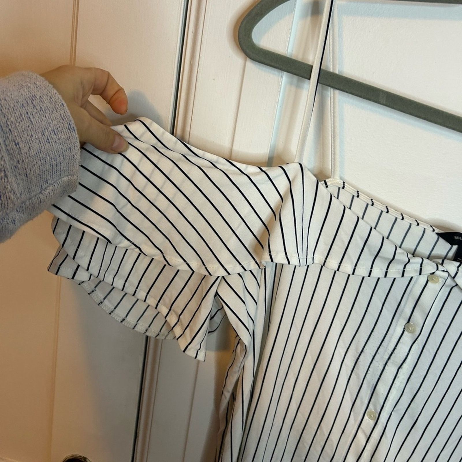 Banana Republic Banana Republic Black Striped Ruffle Cold Shoulder Blouse Size L / US 10 / IT 46 - 3 Thumbnail
