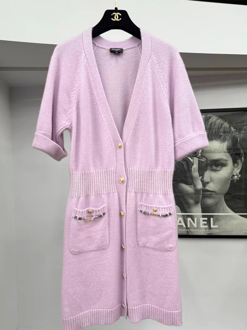 Chanel Chanel Pink V-neck cashmere dress Size XS / US 0-2 / IT 36-38 - 1 Thumbnail