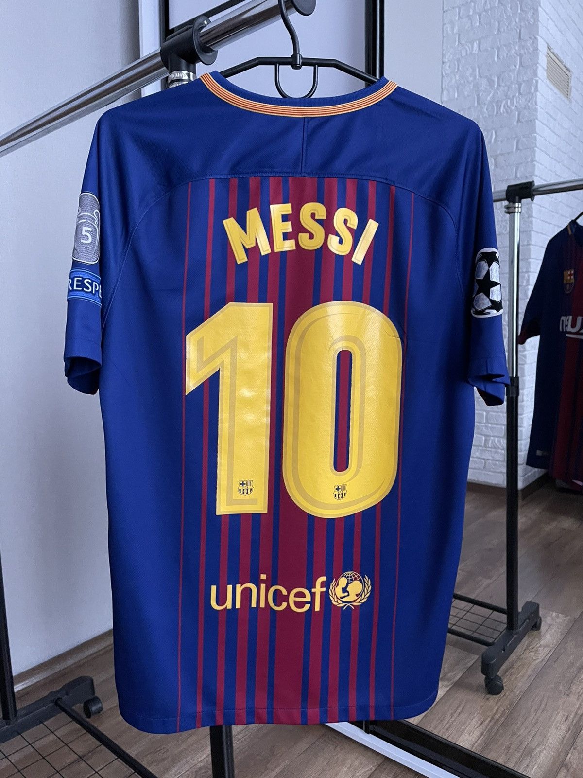 Nike 2017/2018 Nike FC Barcelona Messi Soccer Jersey T-Shirt Size US M / EU 48-50 / 2 - 1 Thumbnail