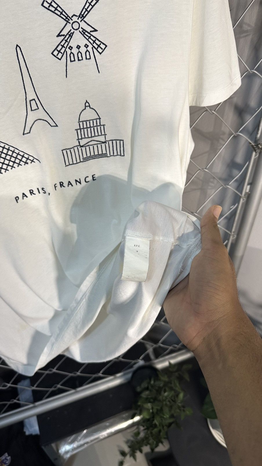 A.P.C. A.P.C Paris Graphic T-shirt featuring line art of Parisian Size US M / EU 48-50 / 2 - 5 Thumbnail
