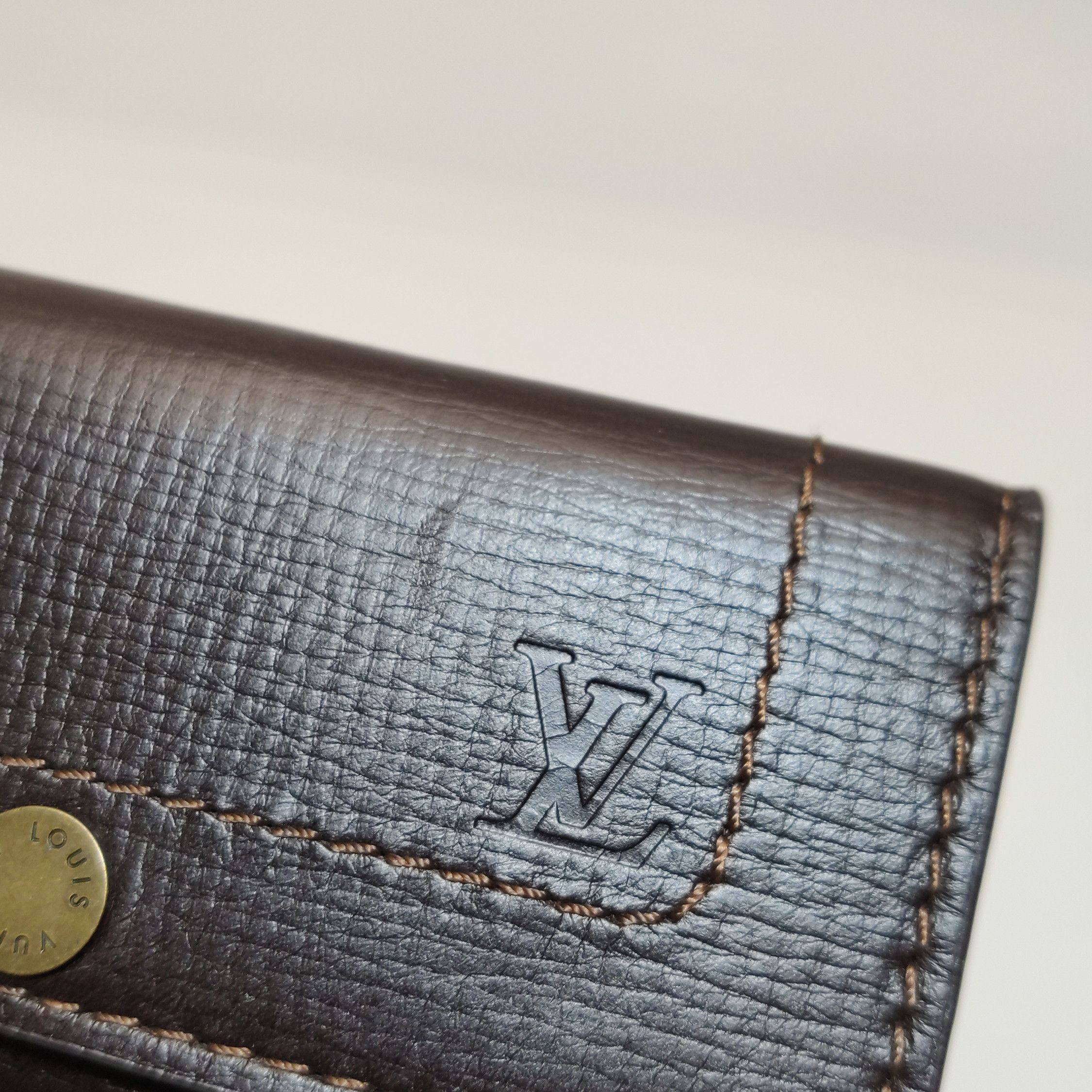 Louis Vuitton Louis Vuitton (LV) Cowhide Solid Color Embossed Logo Key Ba Size ONE SIZE - 7 Thumbnail