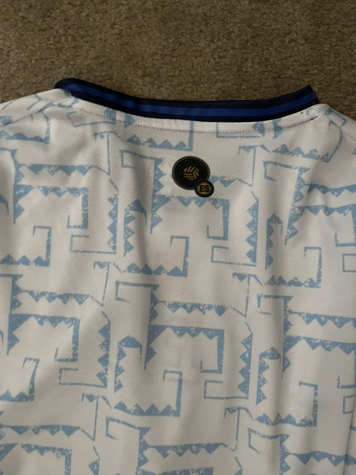 Umbro El Salvador jersey Size US S / EU 44-46 / 1 - 3 Thumbnail