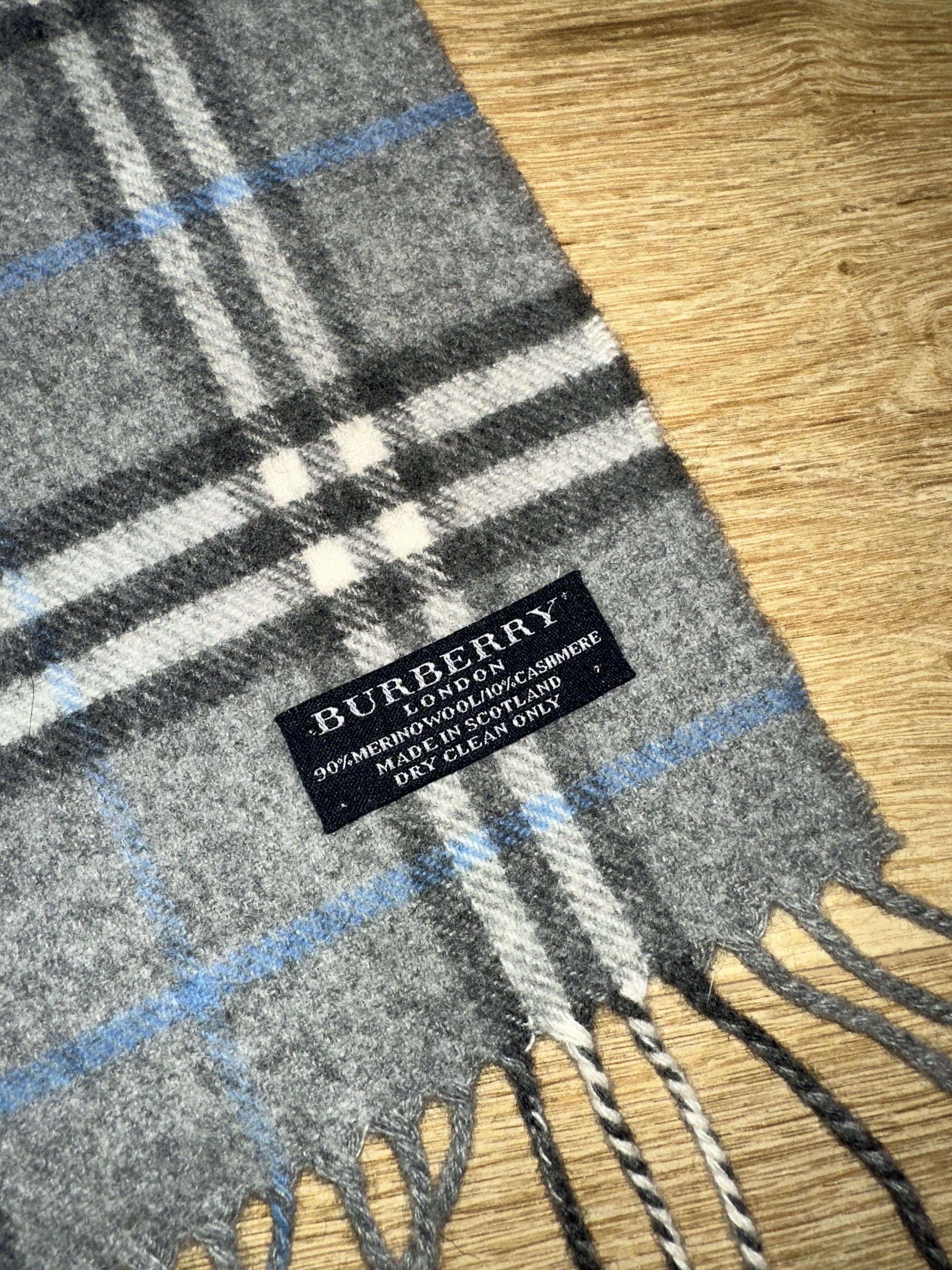 Burberry Burberry London Merino Cashmere Narrow Short Scarf 130 x 20 Size ONE SIZE - 3 Thumbnail