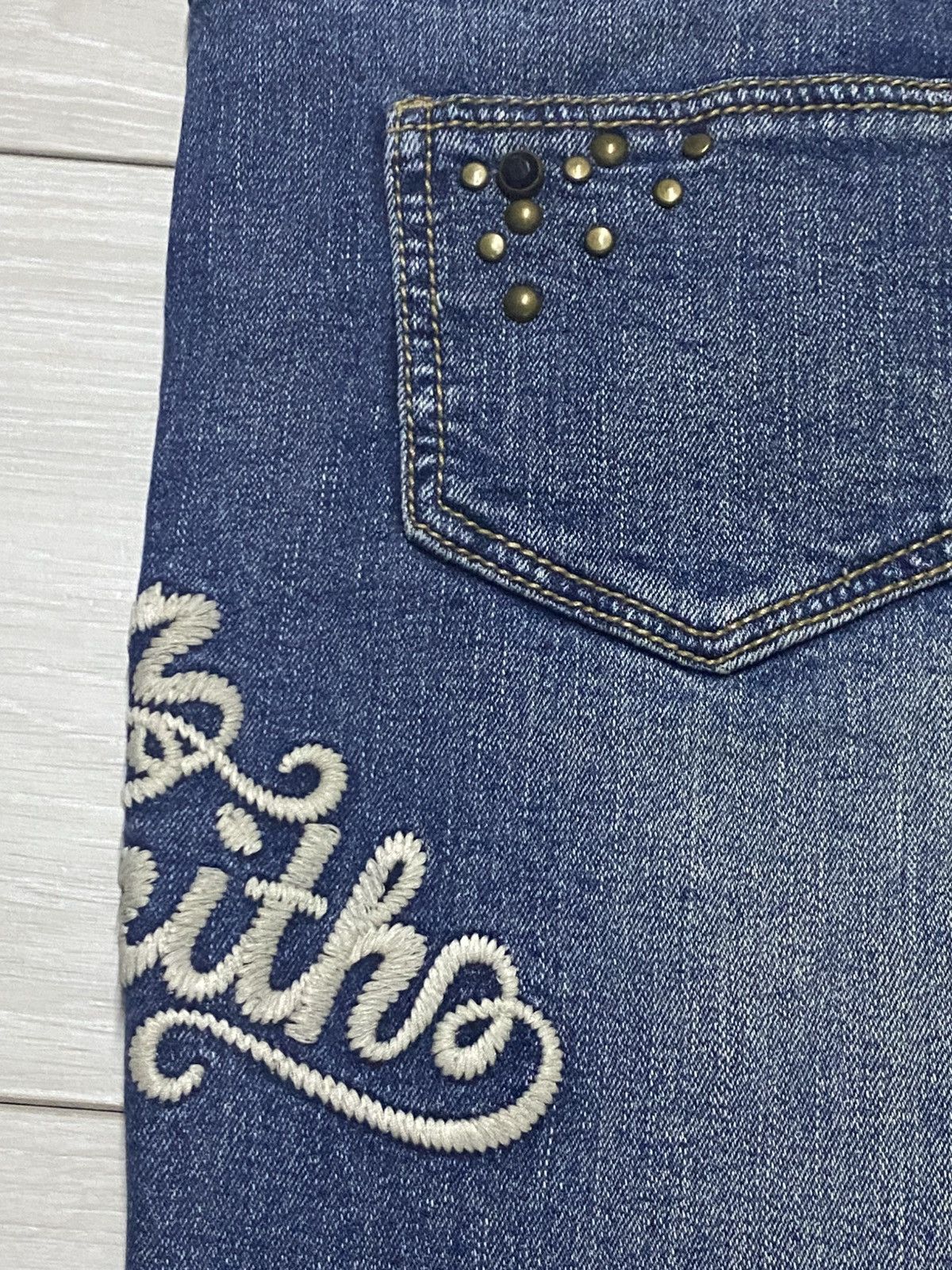 Japanese Brand Woman Vintage Japanese Brand Embroidery Wide Leg Jeans Size US 37 - 12 Thumbnail