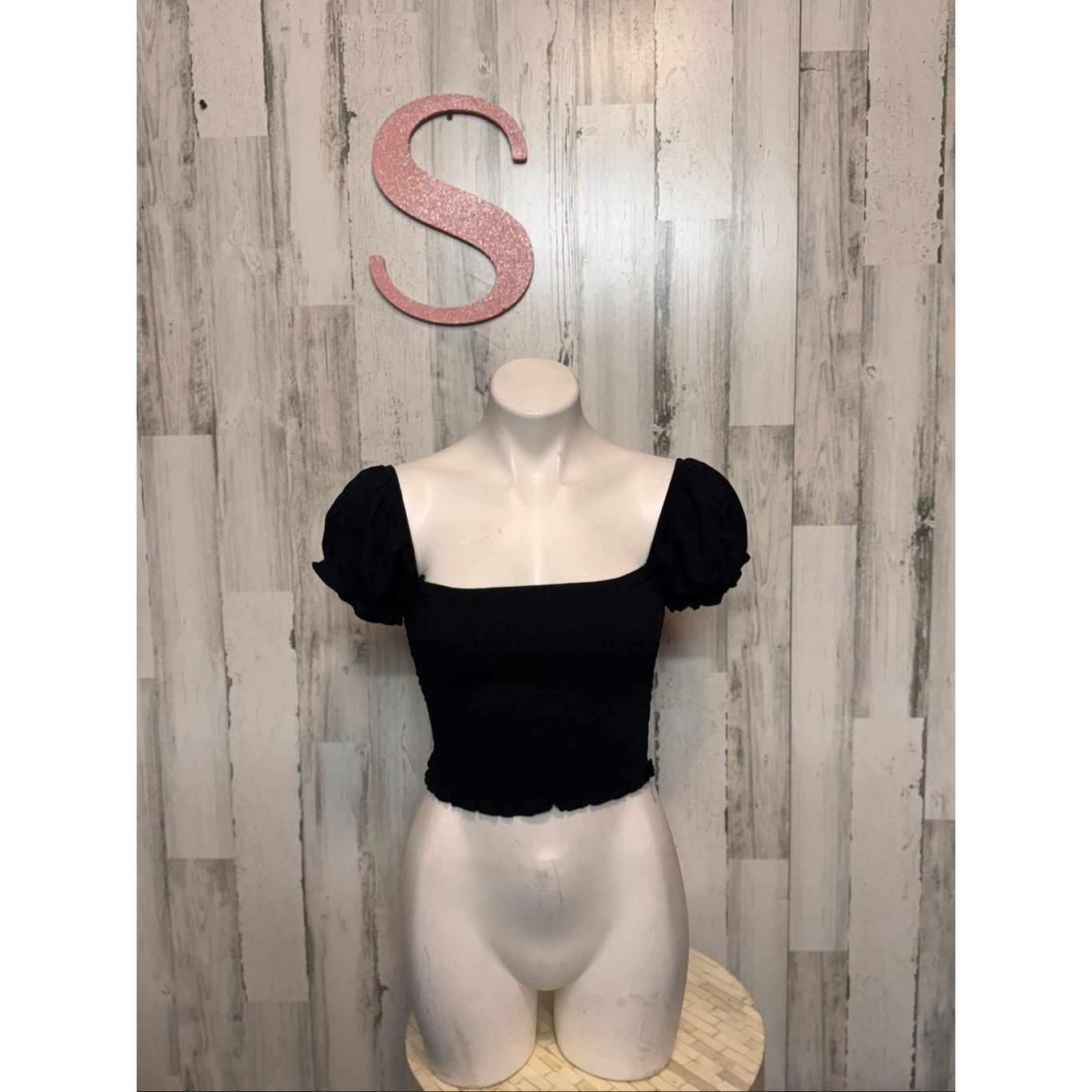 Forever 21 Forever 21 Black Puff Sleeve Smocked Crop Top – Size S Size S / US 4 / IT 40 - 1 Thumbnail