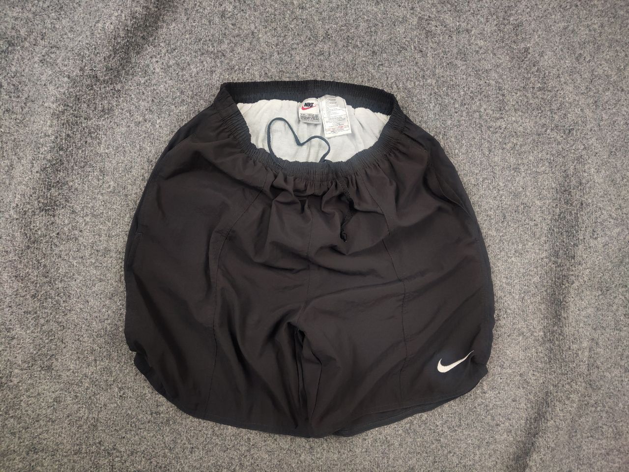Nike Vintage 90's Nike Gray Nylon Swoosh Pocket Casual Shorts Y2K Size US 34 / EU 50 - 2 Thumbnail