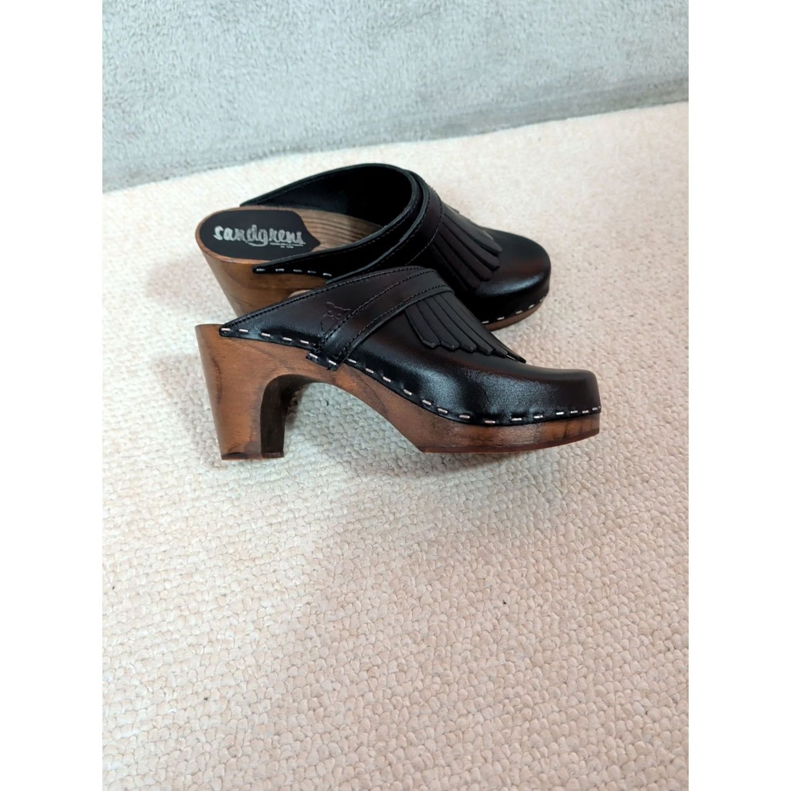 Vintage SANDGRENS Venice Clogs Mules Fringe Leather Black Wood Mid Heel Womens US 6 EU 36 Boho Casual Walking Handmade Shoes Slip On Contour Round Toe Size ONE SIZE - 4 Thumbnail