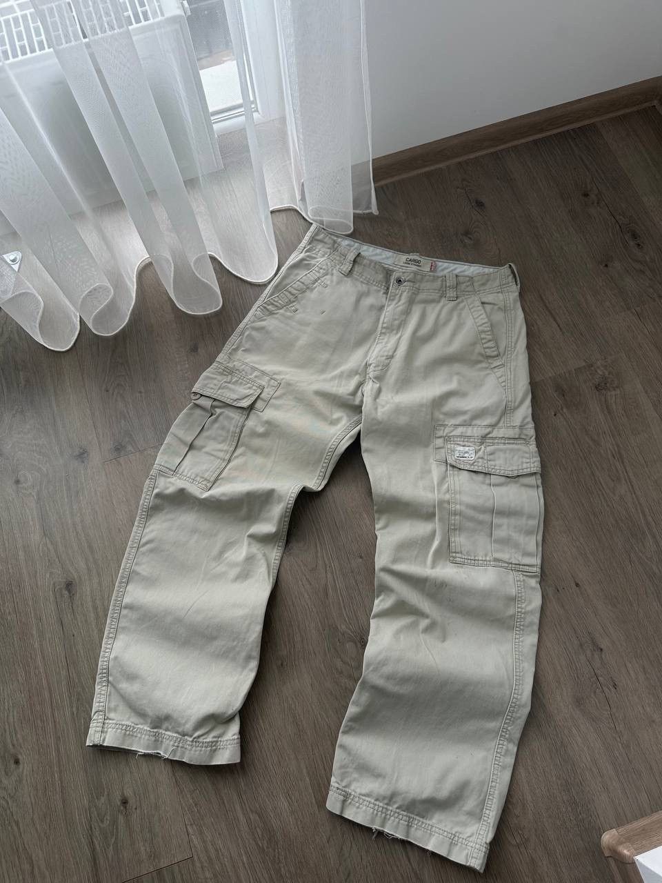Levi's × Vintage Vintage Levis White Baggy Cargo Pants Size US 33 - 16 Thumbnail