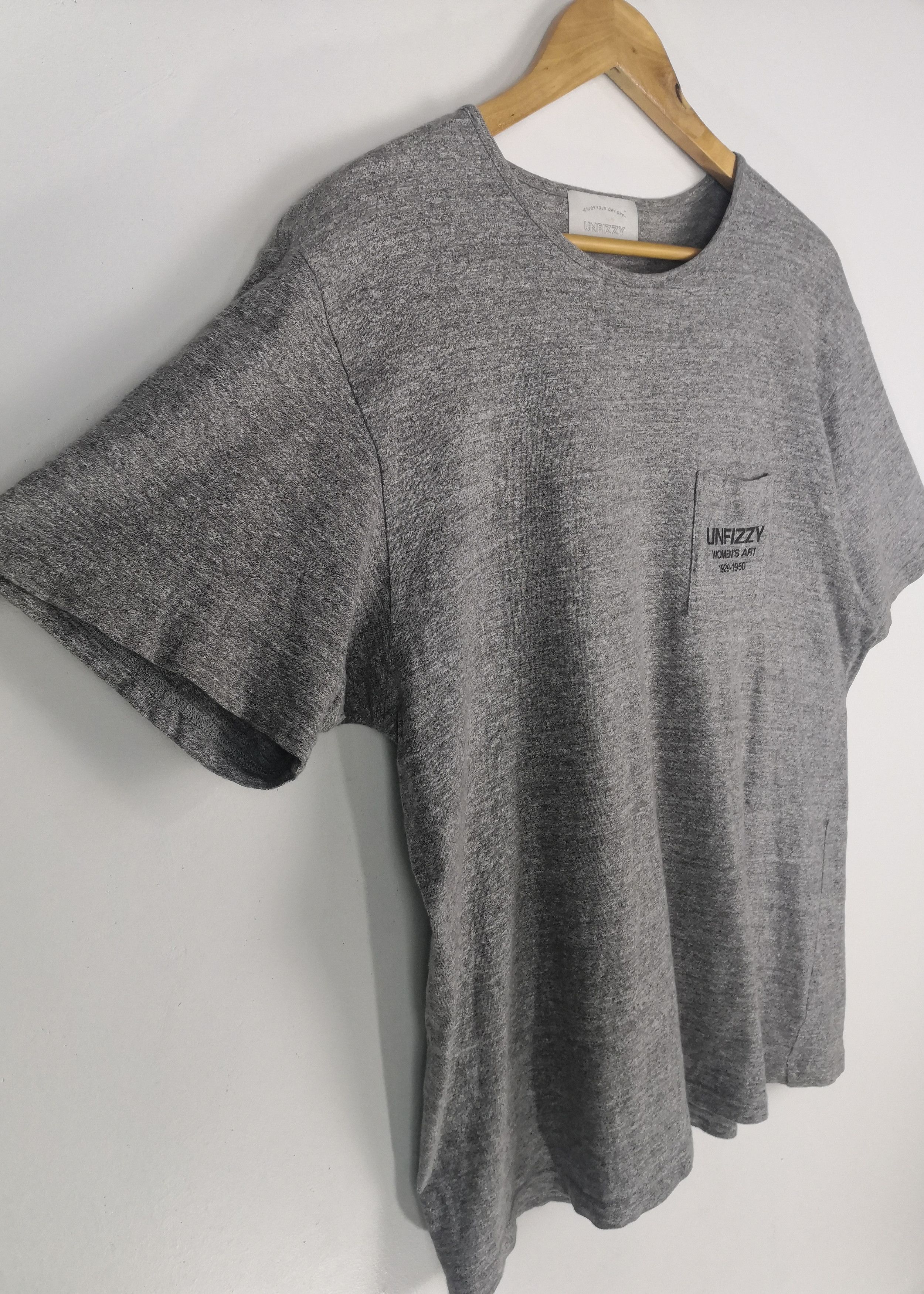 Vintage Vintage Unfizzy T-Shirt Big Logo Spellout Size US L / EU 52-54 / 3 - 6 Thumbnail