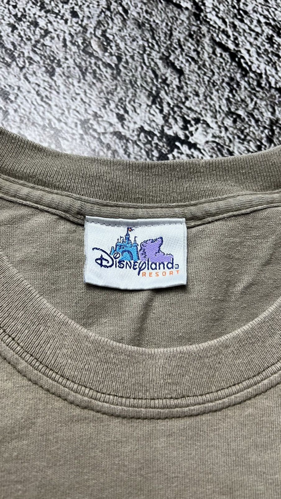 Disney 2001 Indiana Jones raiders of the lost ark lucasfilm tee Size US XL / EU 56 / 4 - 8 Thumbnail
