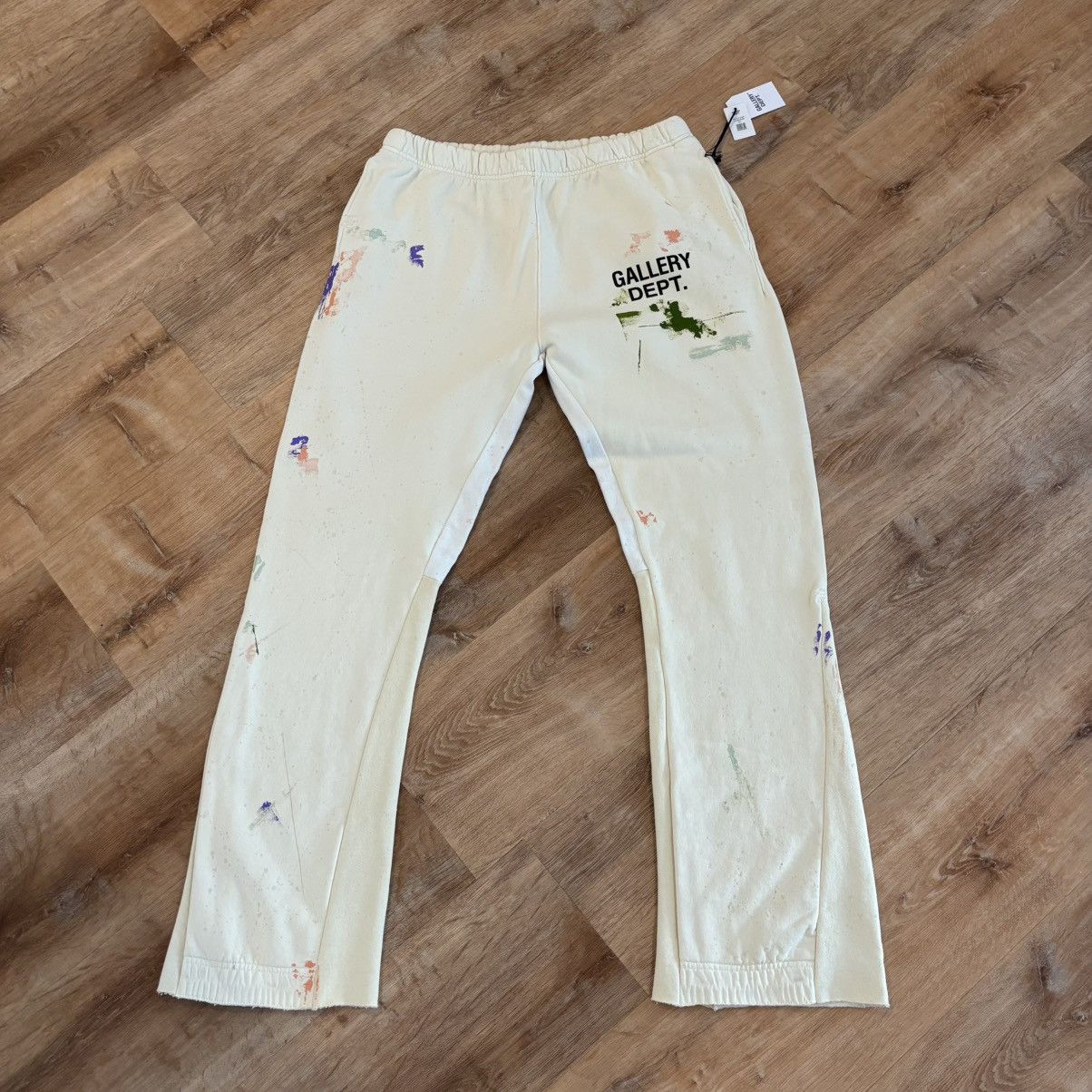 Gallery Dept. Gallery Dept Cream Paint Splattered Flare Sweats Size XL Size US 36 / EU 52 - 1 Thumbnail