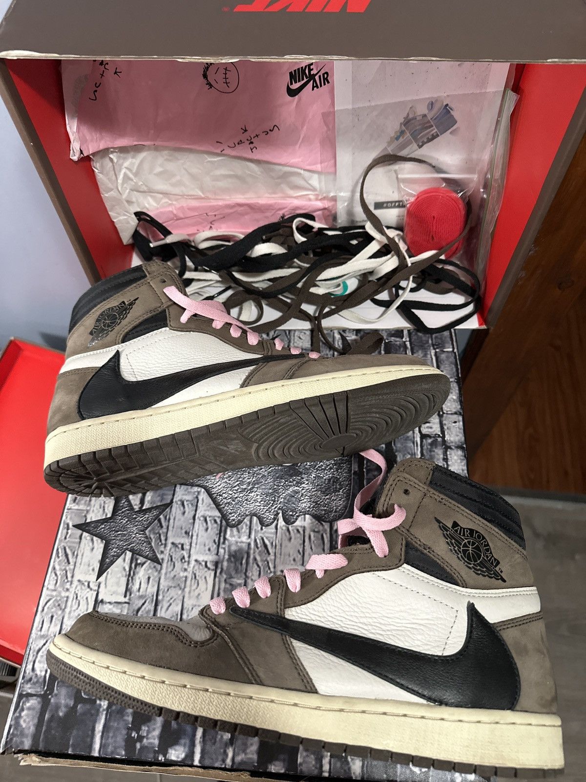 Nike × Travis Scott Jordan 1 travis scott high brown Size US 10 / EU 43 - 7 Thumbnail