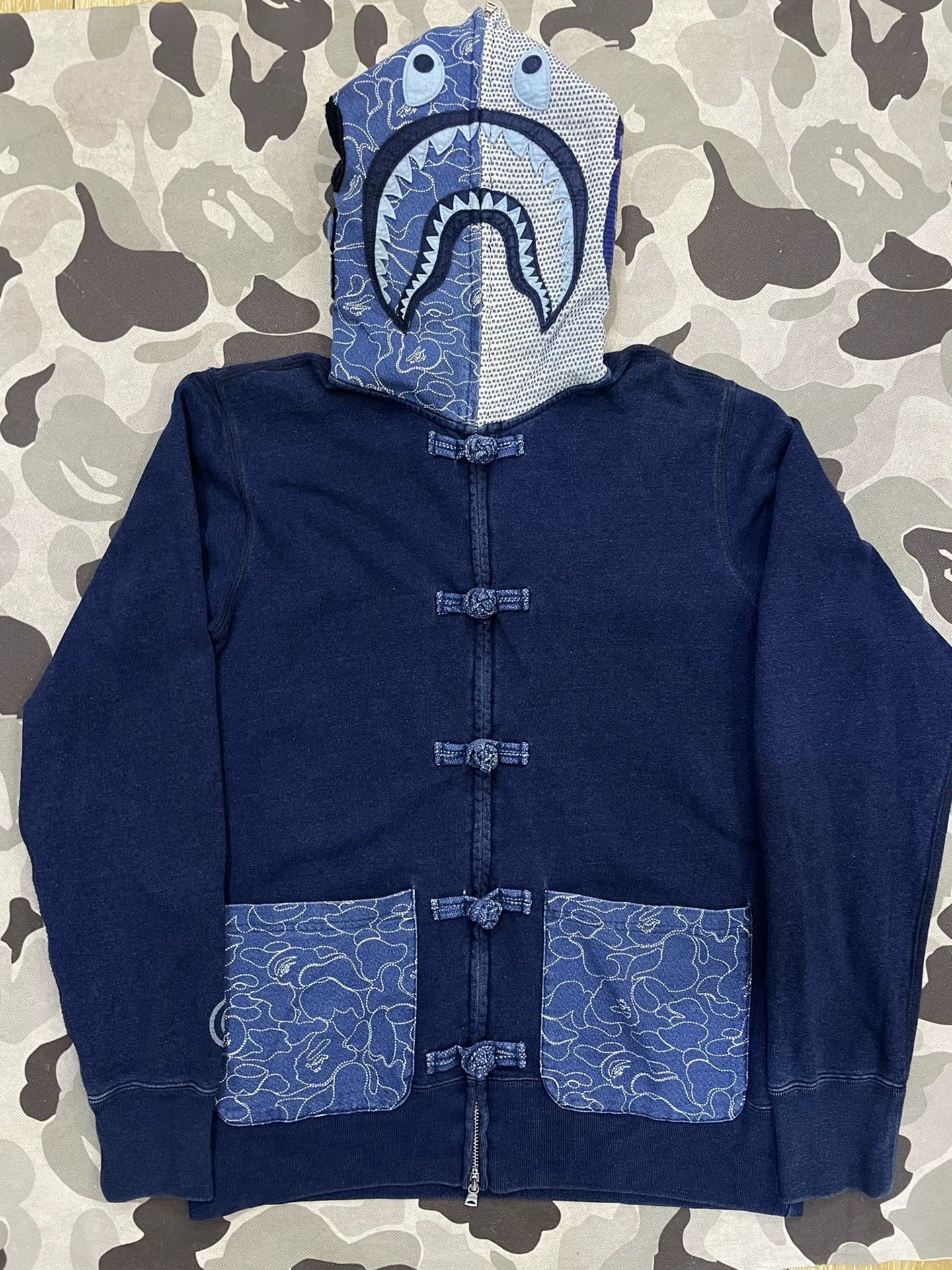 Bape Bape Shark Sweatshirt Pullover Size US L / EU 52-54 / 3 - 1 Thumbnail