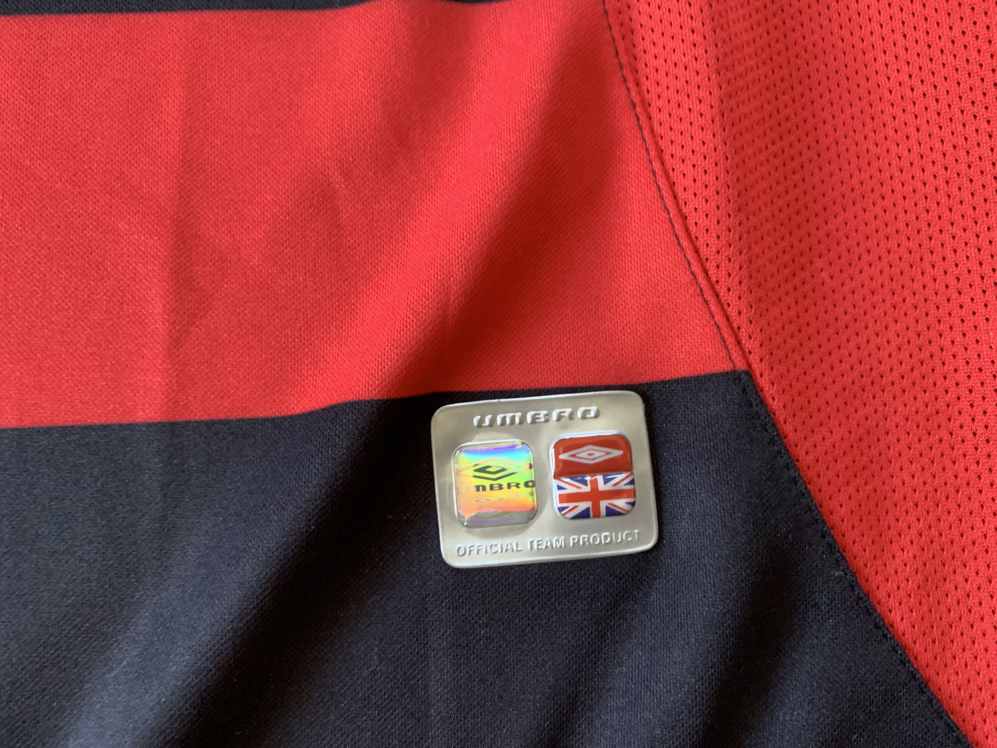 Vintage Rare Umbro EC Vitoria Brasil Soccer Jersey Size US L / EU 52-54 / 3 - 5 Thumbnail