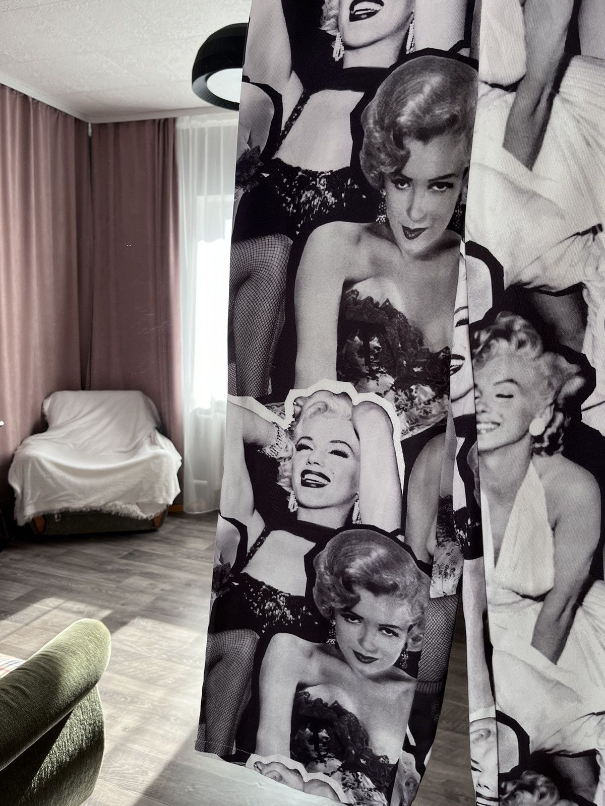 Other Marilyn Monroe All Over Print Photo Pants SHEIN Size S Size 30" / US 8 / IT 44 - 3 Thumbnail