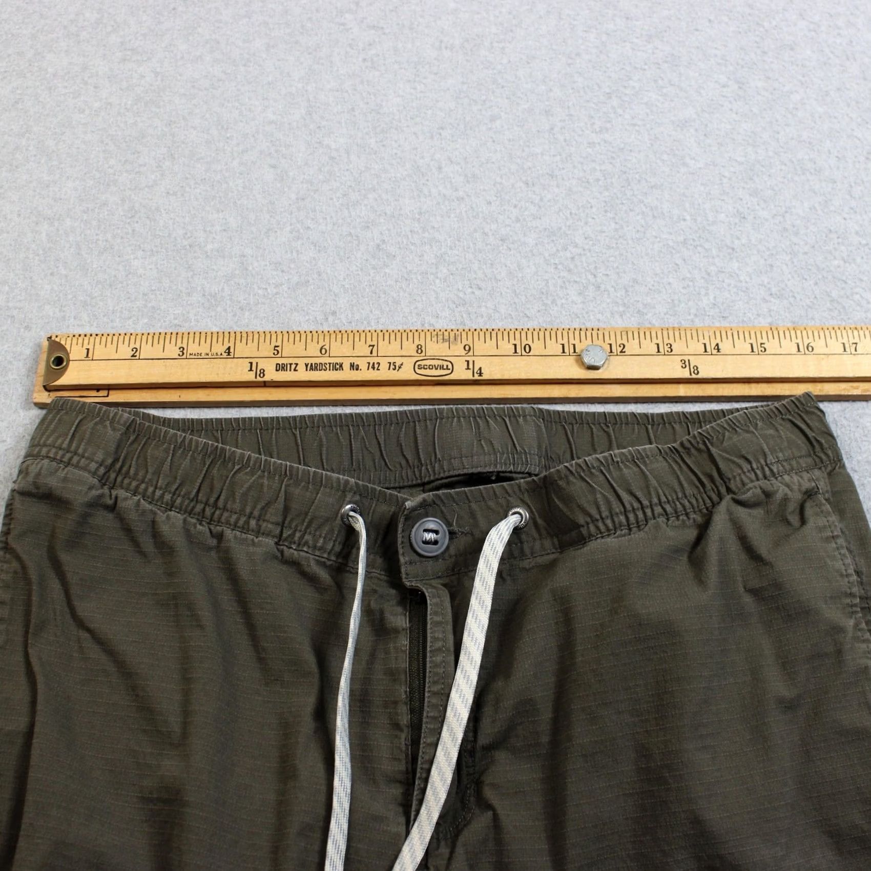 Vuori Vuori Ripstop Climber Pant Men 32x30 Olive Green Elastic Waist Pockets Zip Pocket Outdoor Hike Khakis Straight Leg Regular Mens Pants Size US 32 / EU 48 - 6 Thumbnail