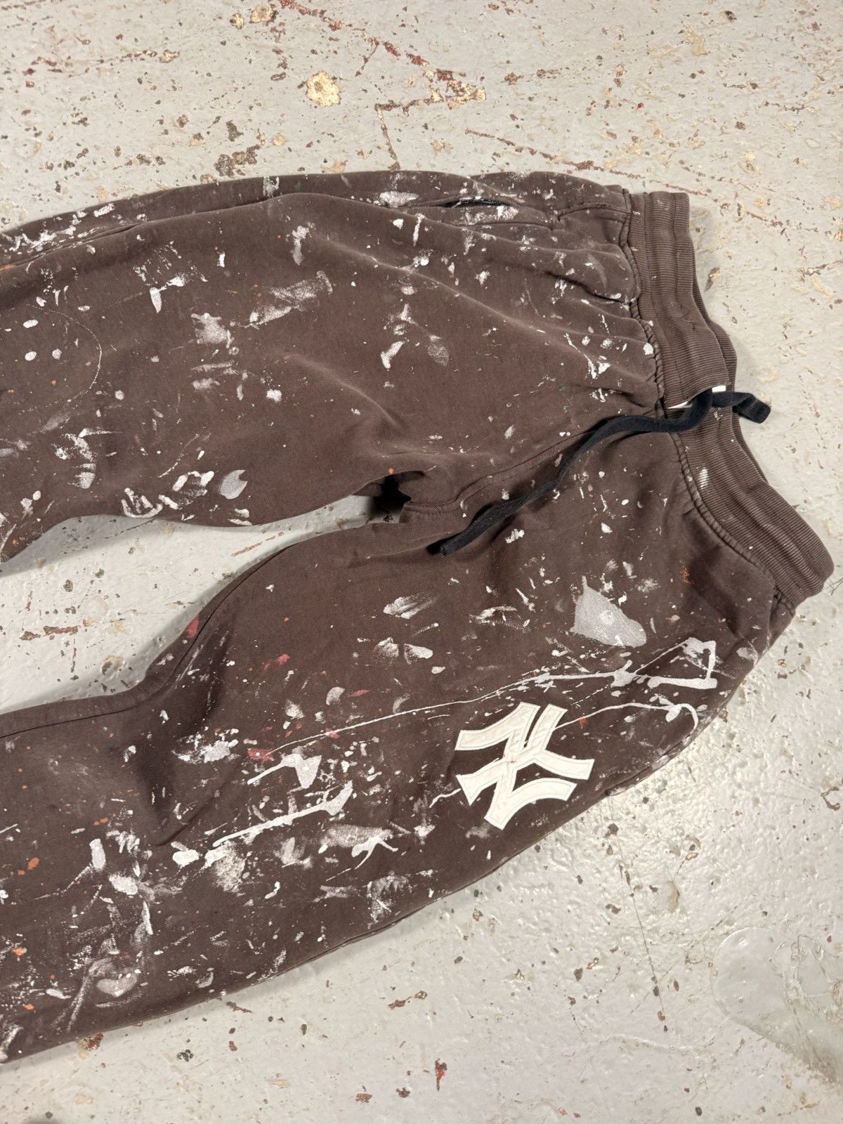 Nike Crazy New York Yankees Nike Splattered Painter Sweatpants Size US 30 / EU 46 - 3 Thumbnail