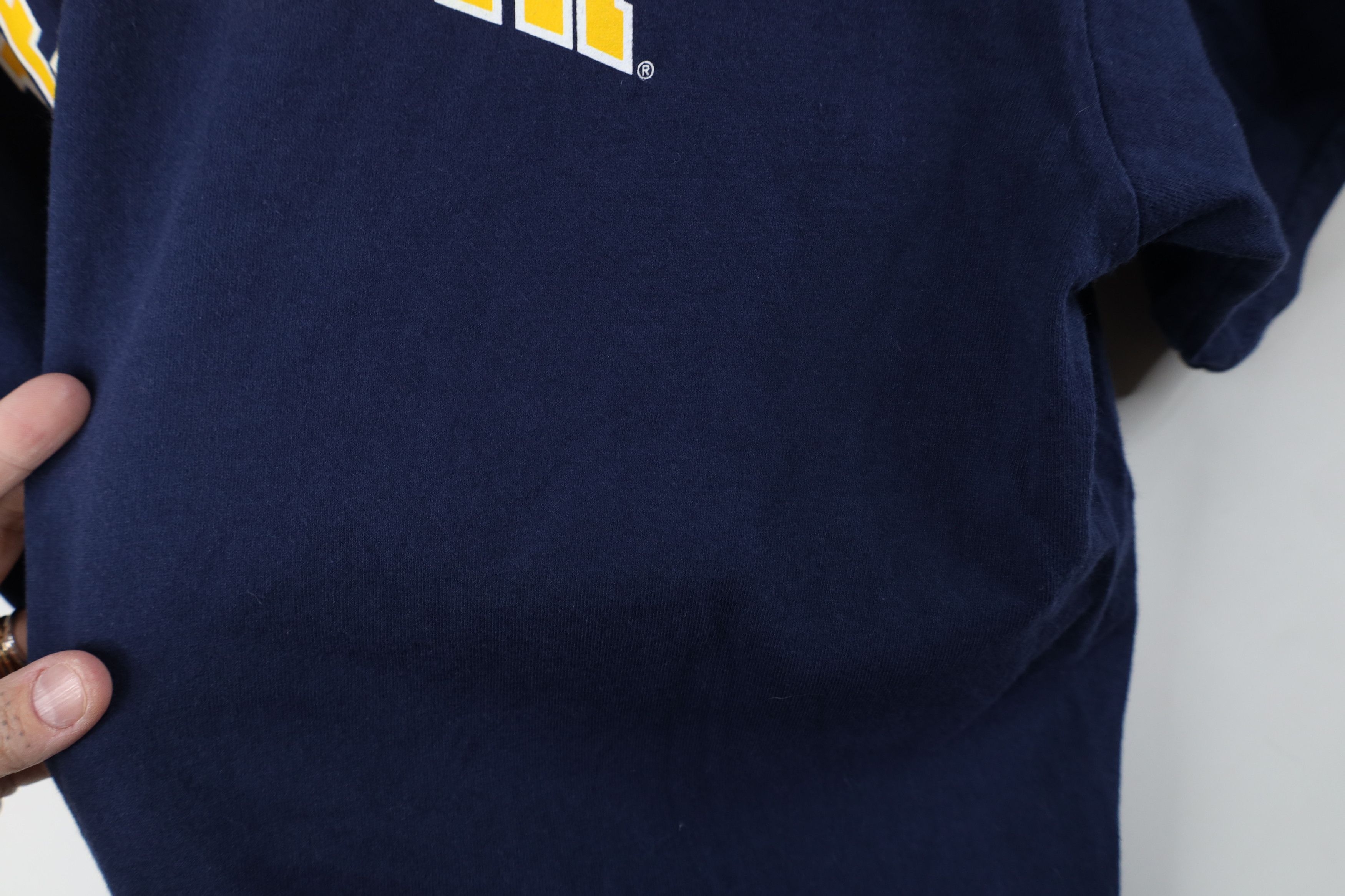 Nike Vintage Nike Center Swoosh West Virginia University T-Shirt Size US XL / EU 56 / 4 - 7 Thumbnail