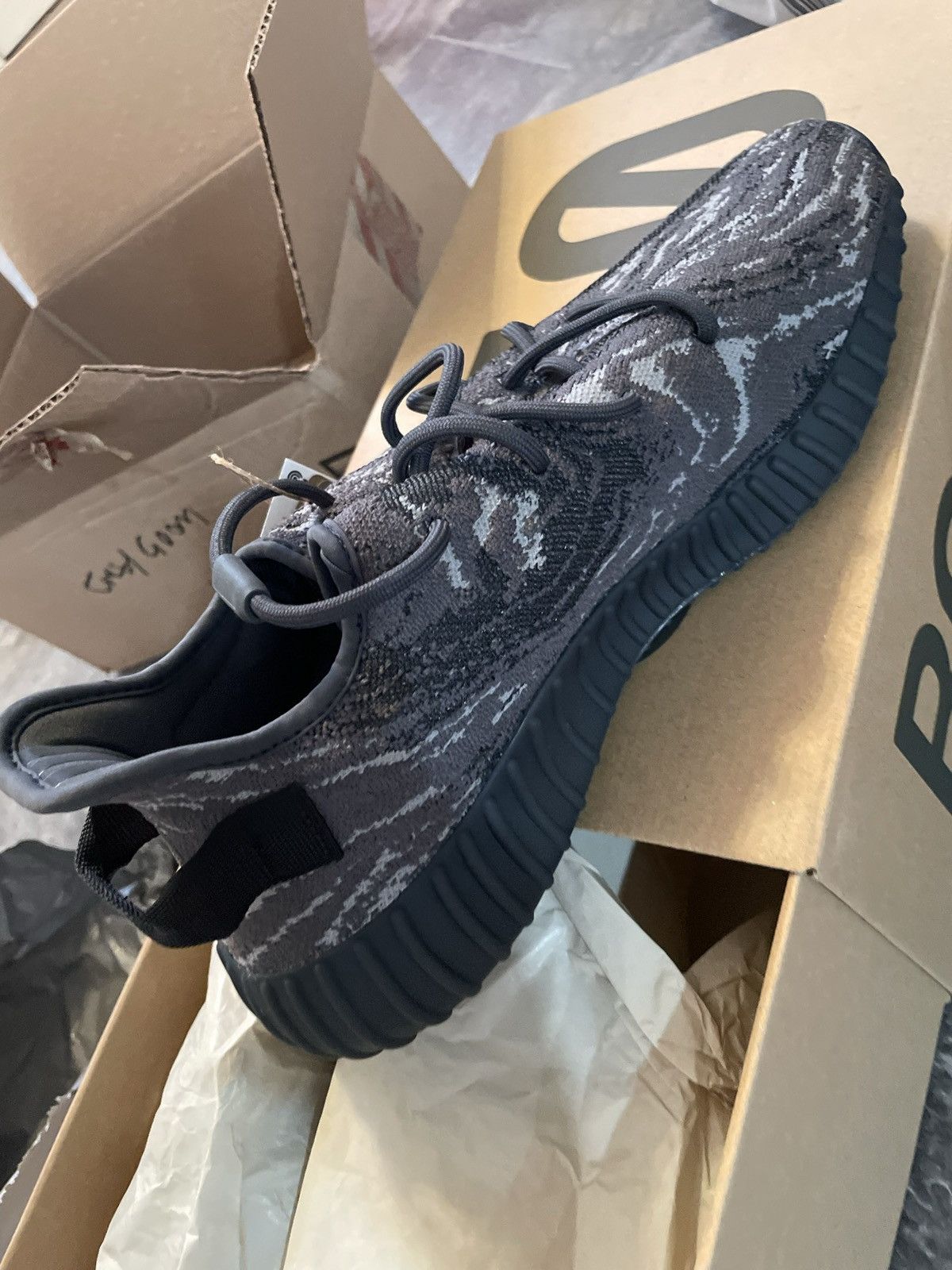 YEEZY BOOST 350 V2 in Grey Marble Size 12.5 (ID4811)