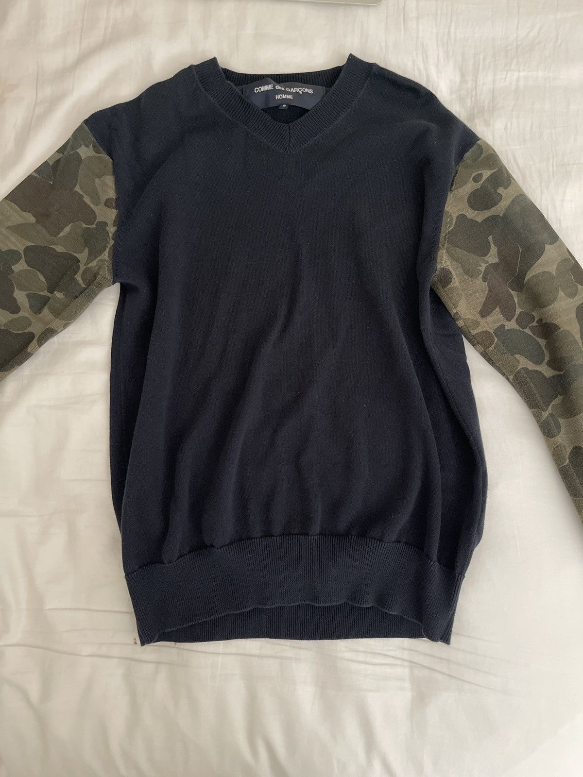 Comme des Garcons 🔥 Comme des Garcons Homme Camo Sleeves Sweater Size US S / EU 44-46 / 1 - 1 Thumbnail