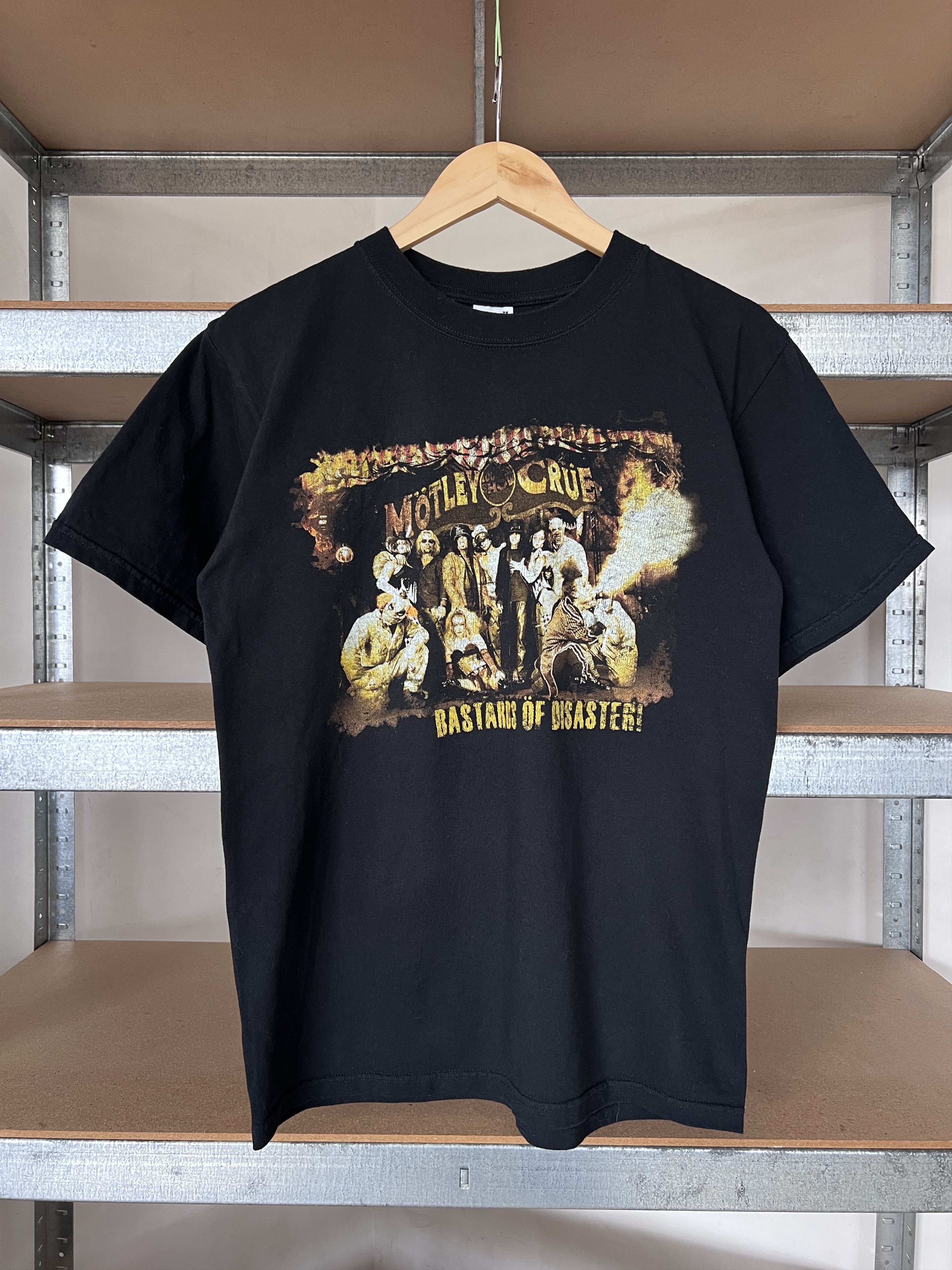 Band Tees Vintage 2005 Motley Crue Rock Band tour T-shirt Size US M / EU 48-50 / 2 - 1 Thumbnail