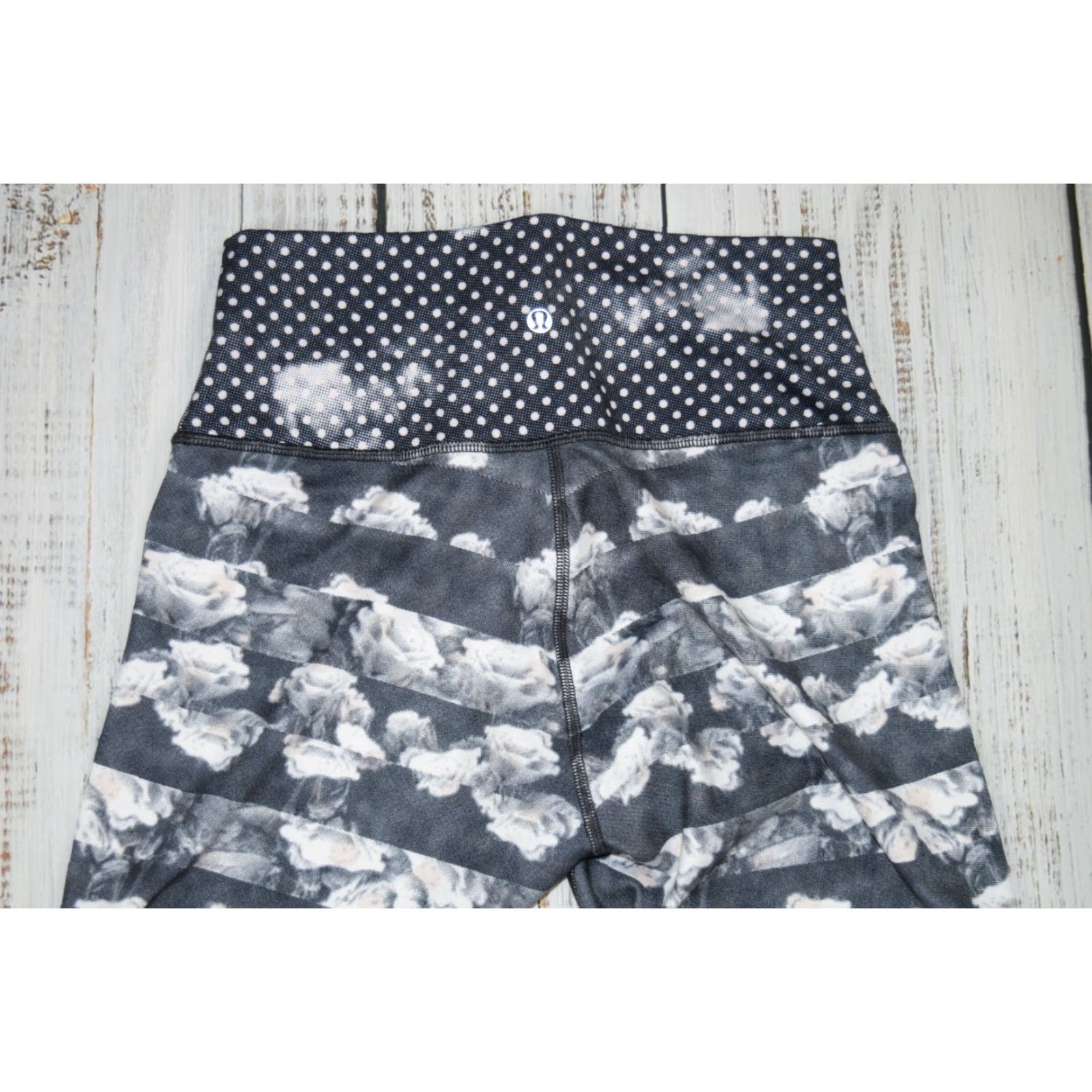 Lululemon WOMENS LULULEMON T3 LEGGINGS BLACK ROSE PRINT SIZE 8 ATHLETIC CROPPED STRETCH 30IN WAIST Size 30" / US 8 / IT 44 - 6 Thumbnail