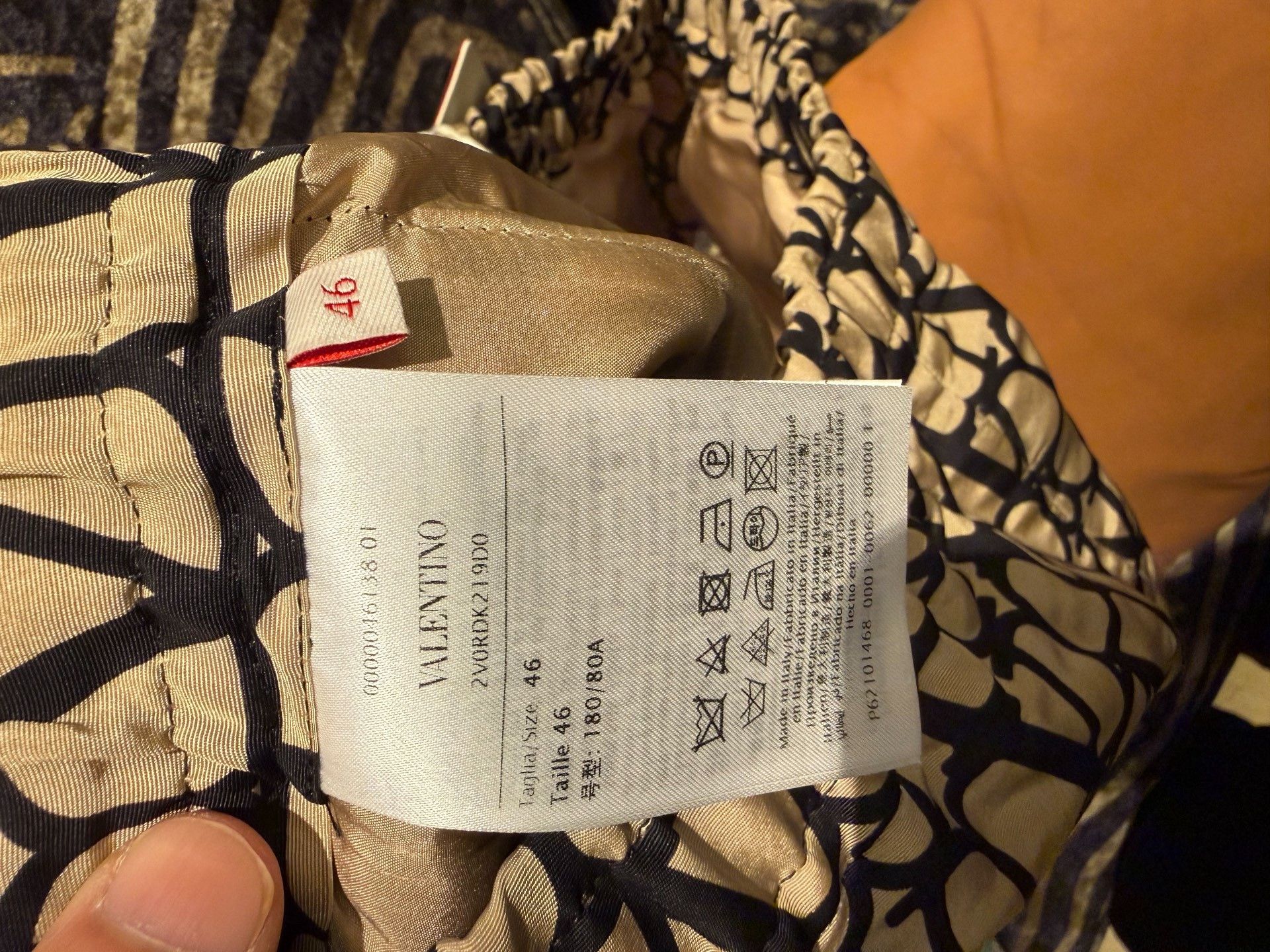 Valentino Valentino Silk Beige V Logo Shorts Size US 30 / EU 46 - 7 Thumbnail