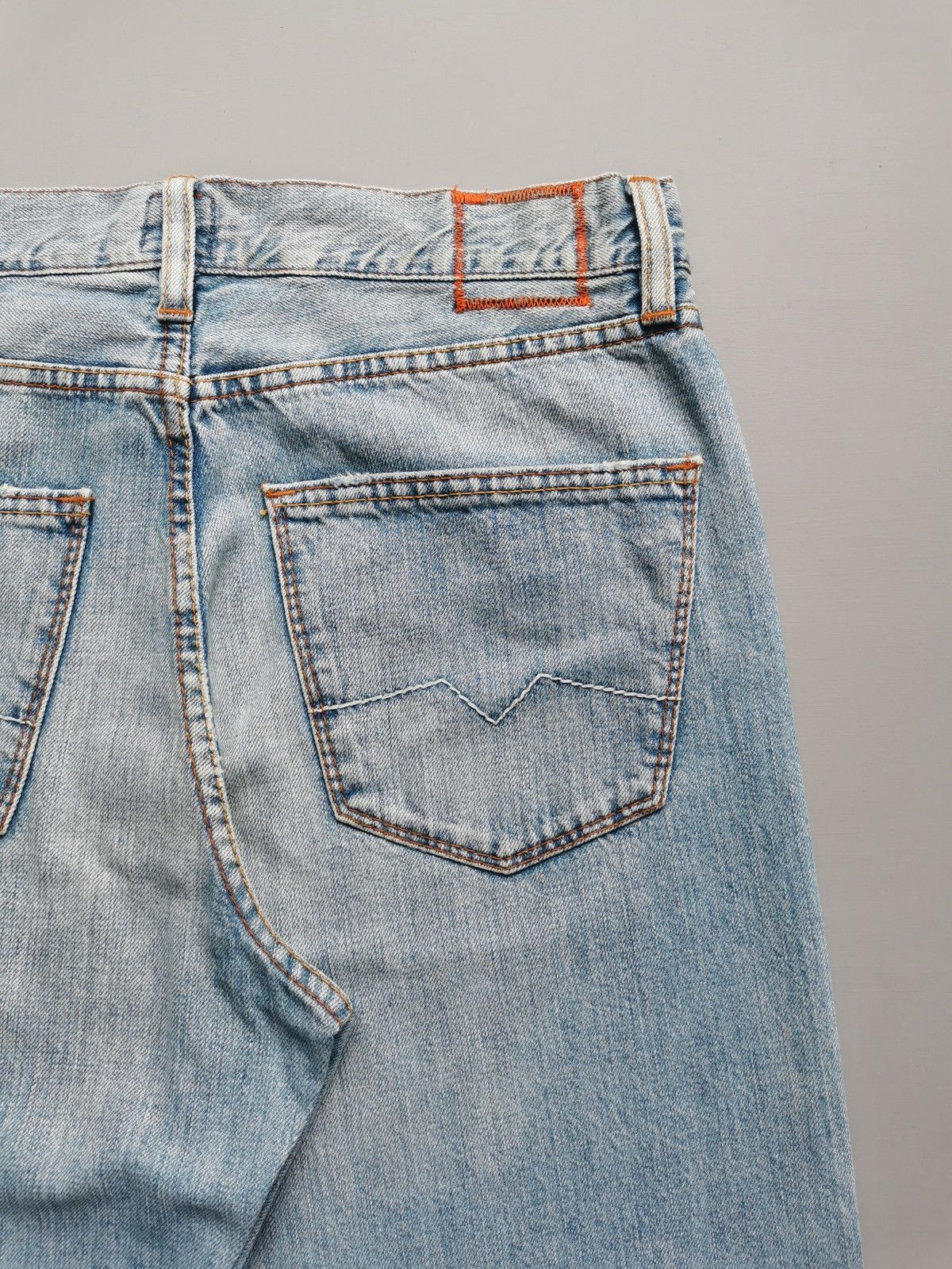 Hugo Boss Hugo Boss Light Denim Jeans Size US 32 / EU 48 - 7 Thumbnail